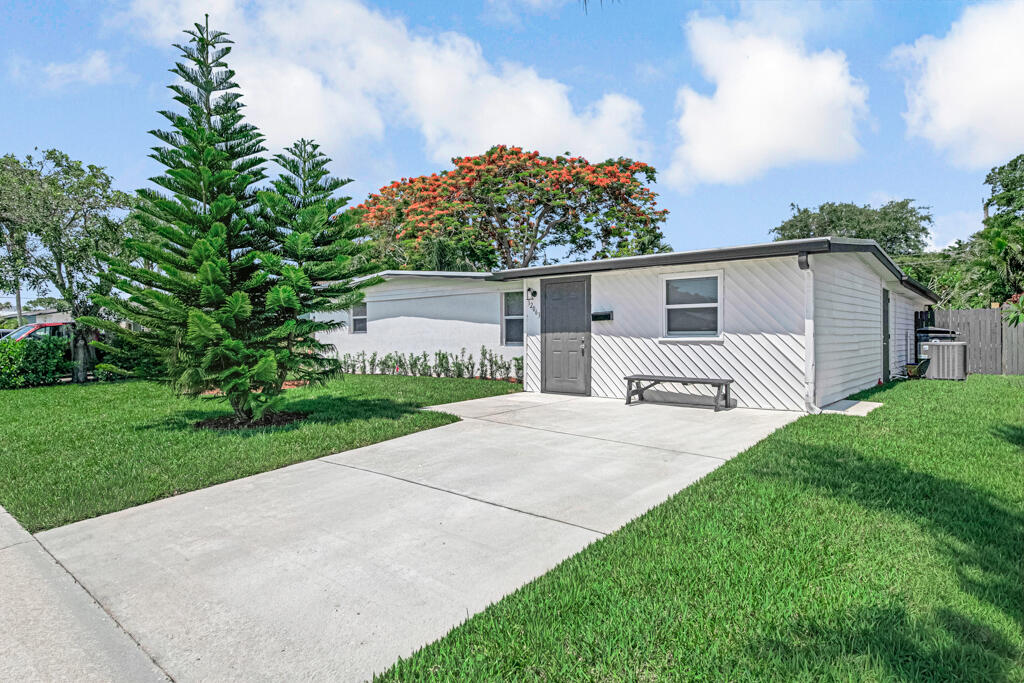 12063 Acapulco Avenue Property Photo 5