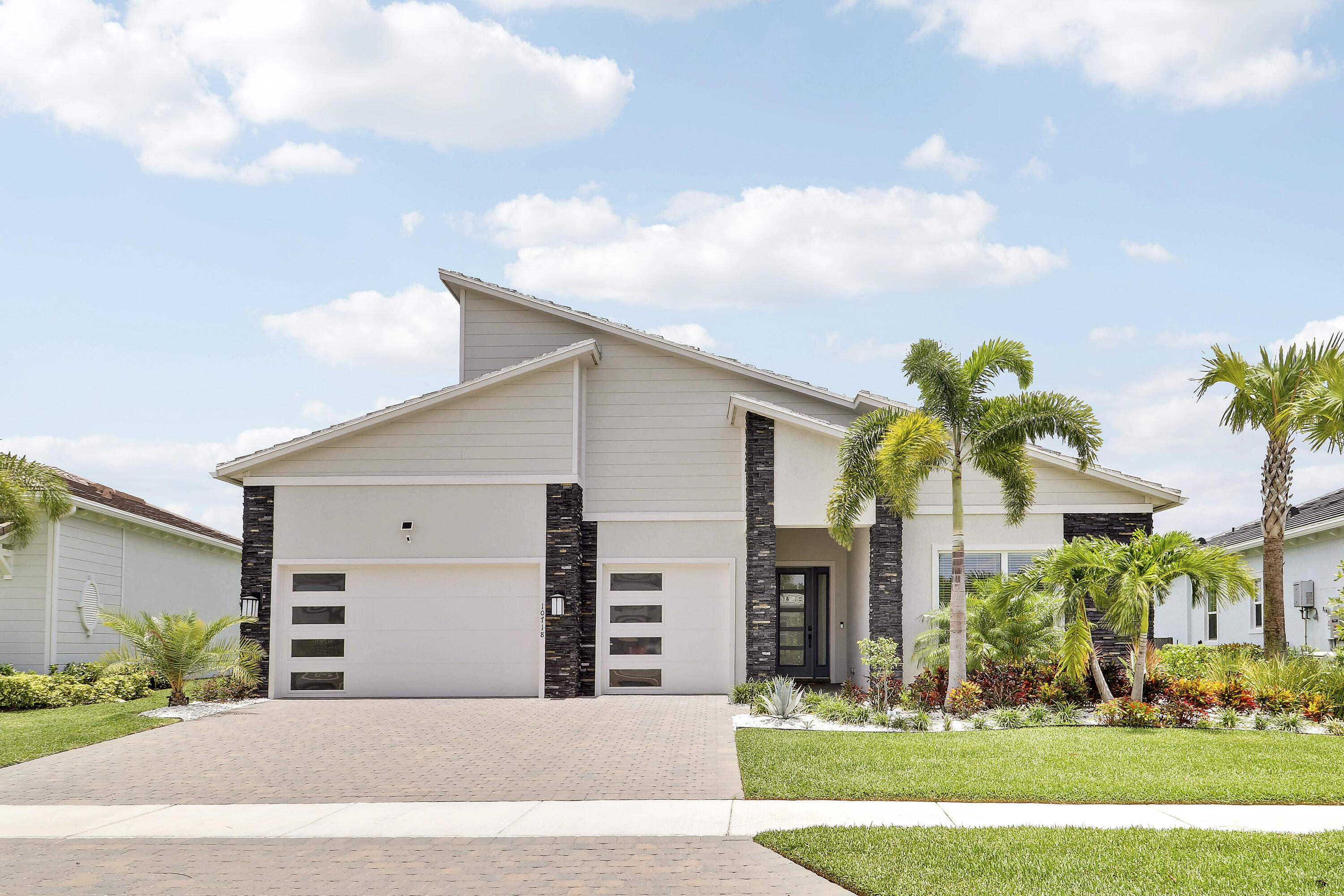 10718 Stellar Circle Property Photo 1