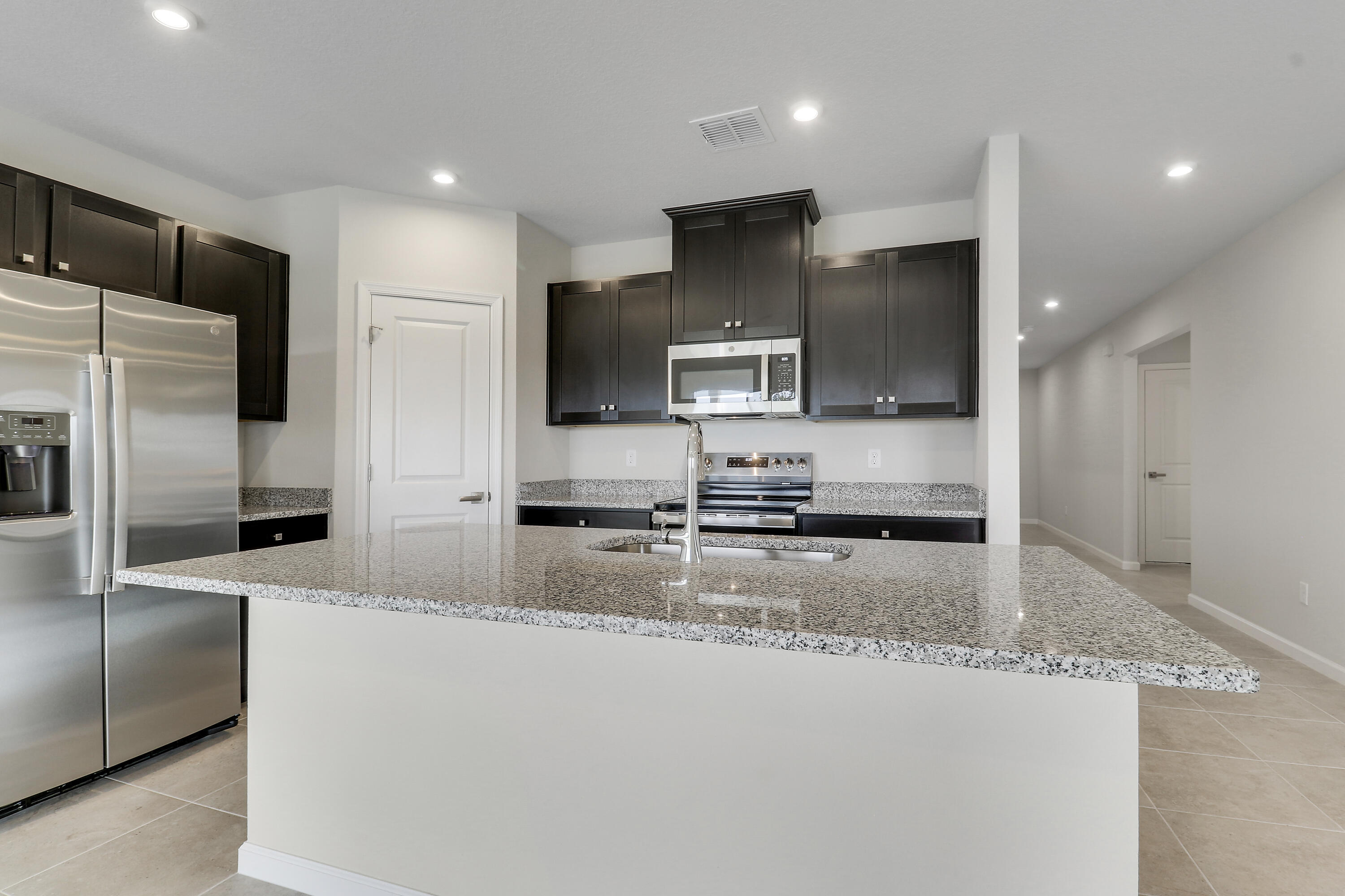 15404 Sw American Street Property Photo 5