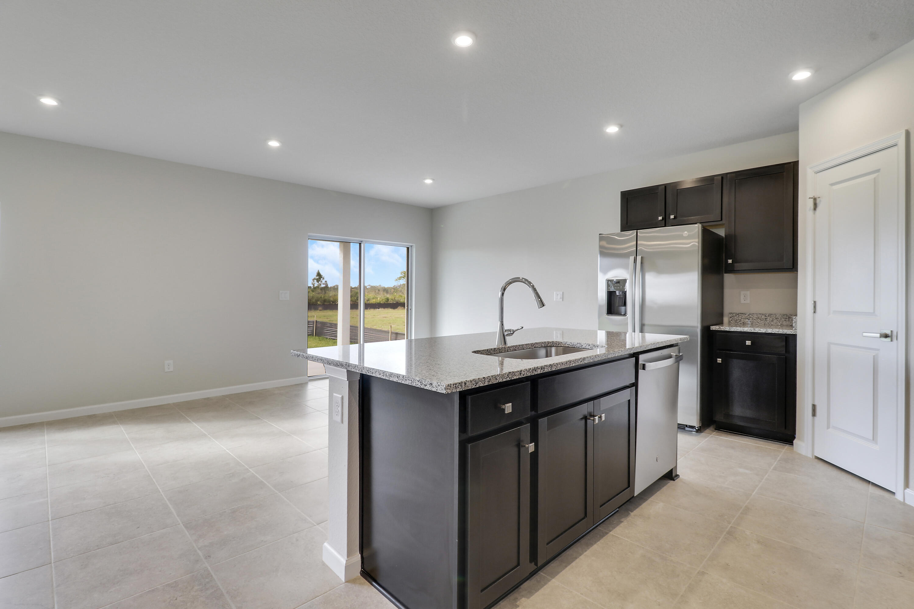 15404 Sw American Street Property Photo 6