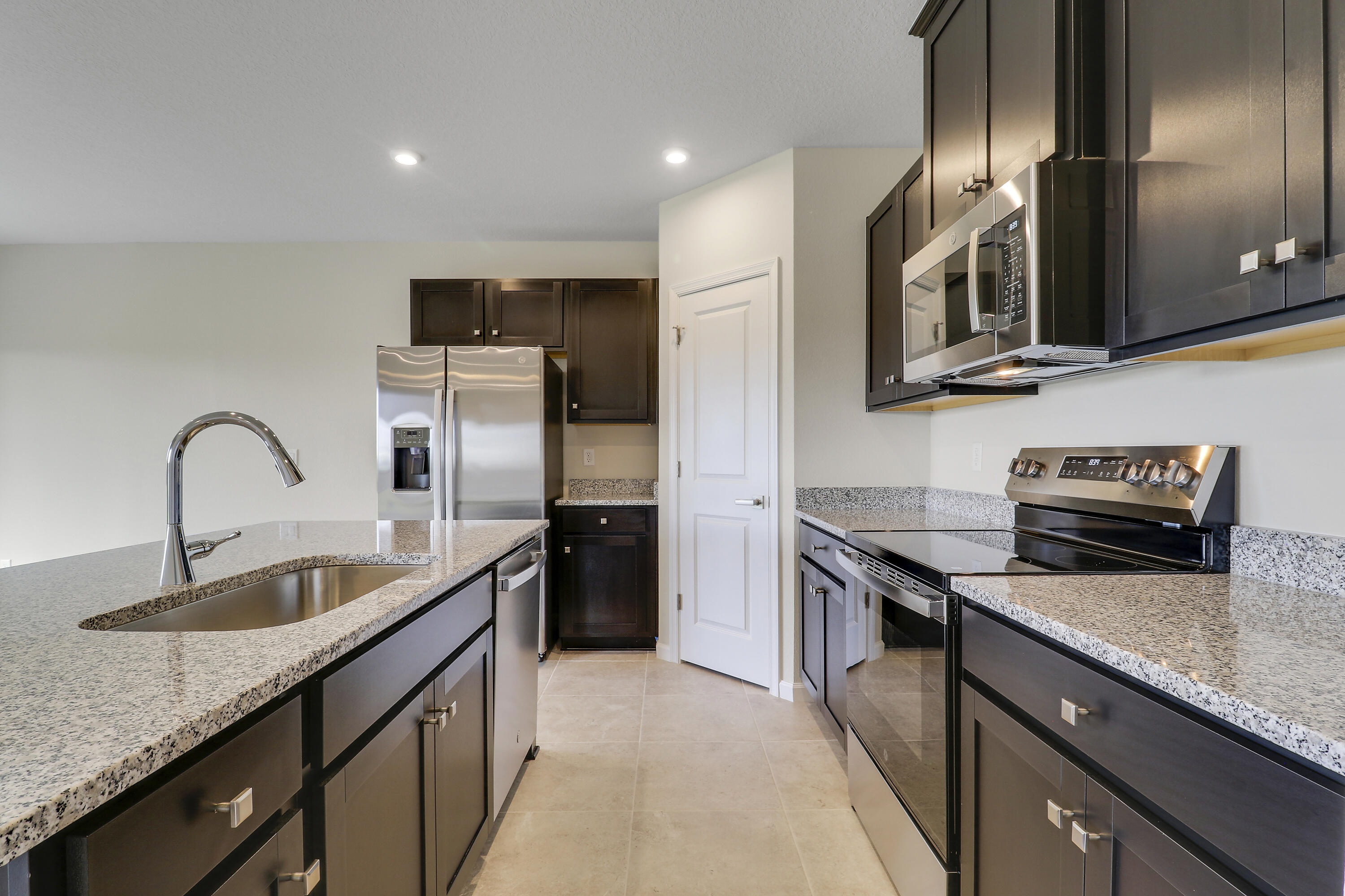 15404 Sw American Street Property Photo 7