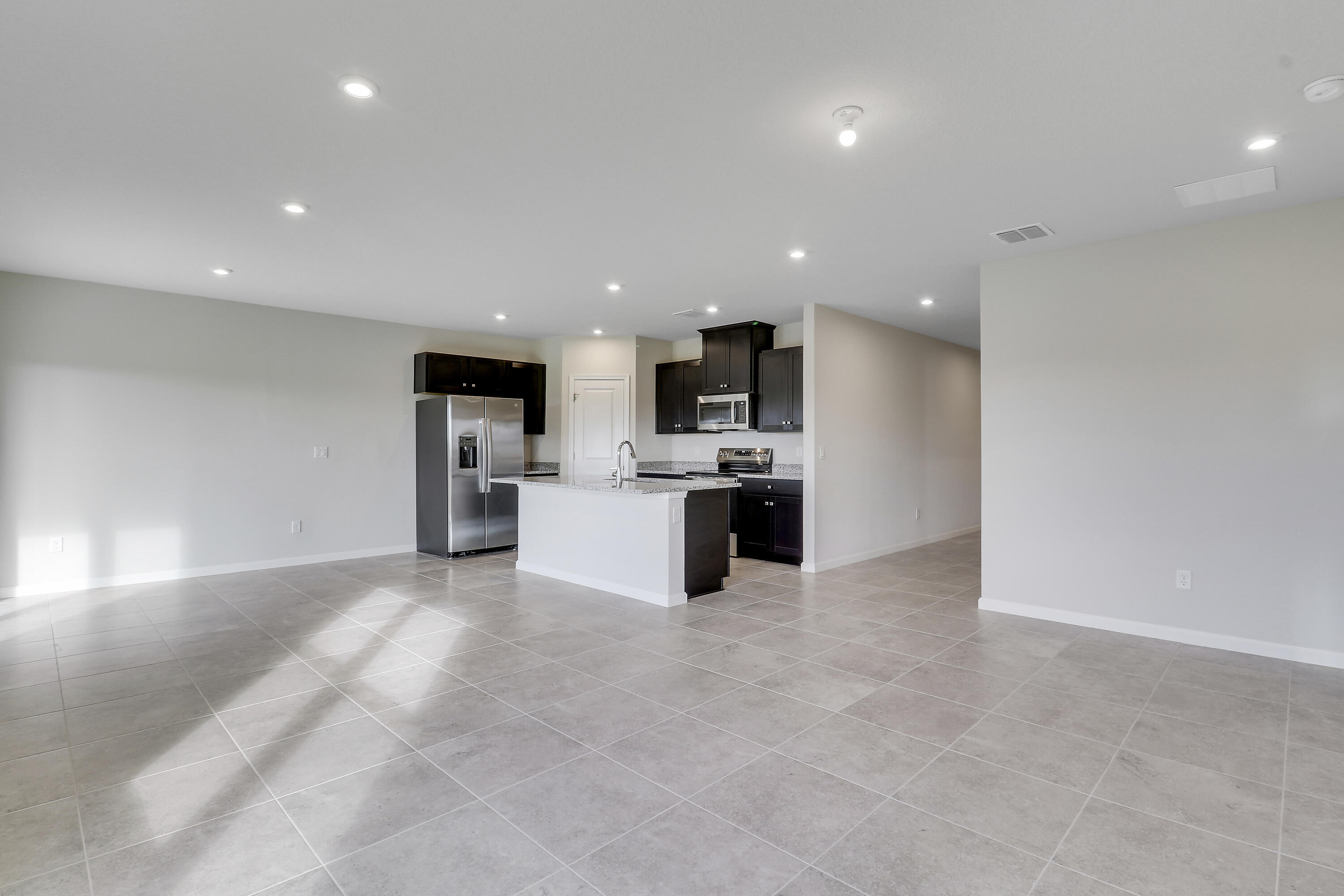 15404 Sw American Street Property Photo 13