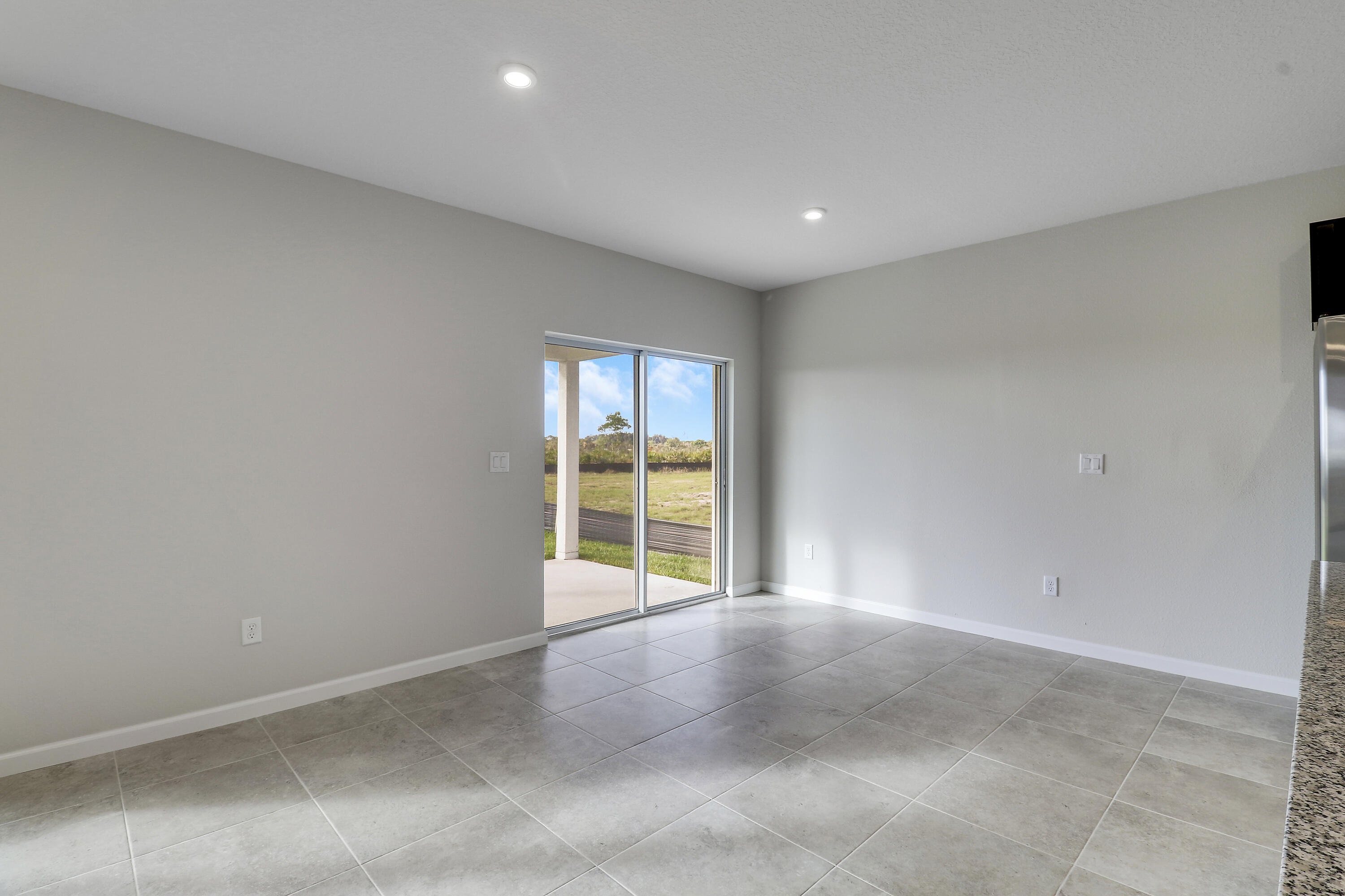 15404 Sw American Street Property Photo 16