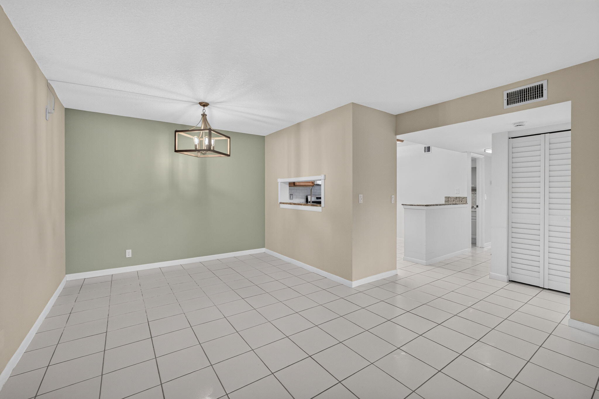 6341 Chasewood Drive D Property Photo 8