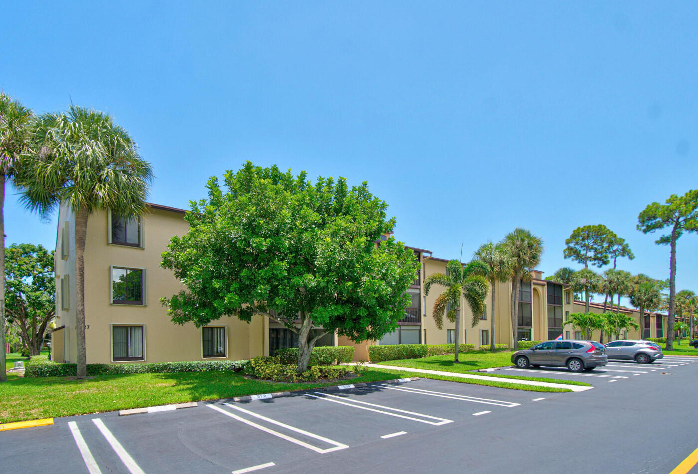 627 Sea Pine Way A3 Property Photo 3