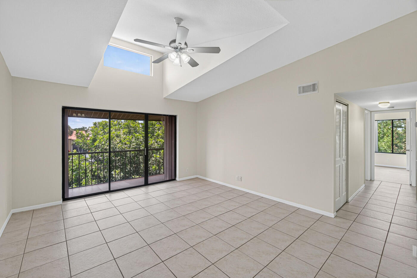 627 Sea Pine Way A3 Property Photo 4