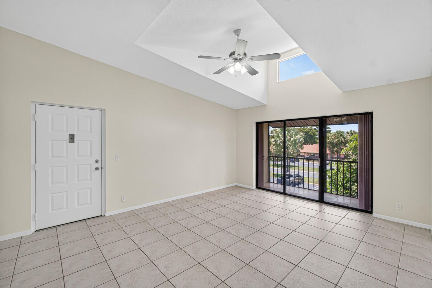 627 Sea Pine Way A3 Property Photo 6