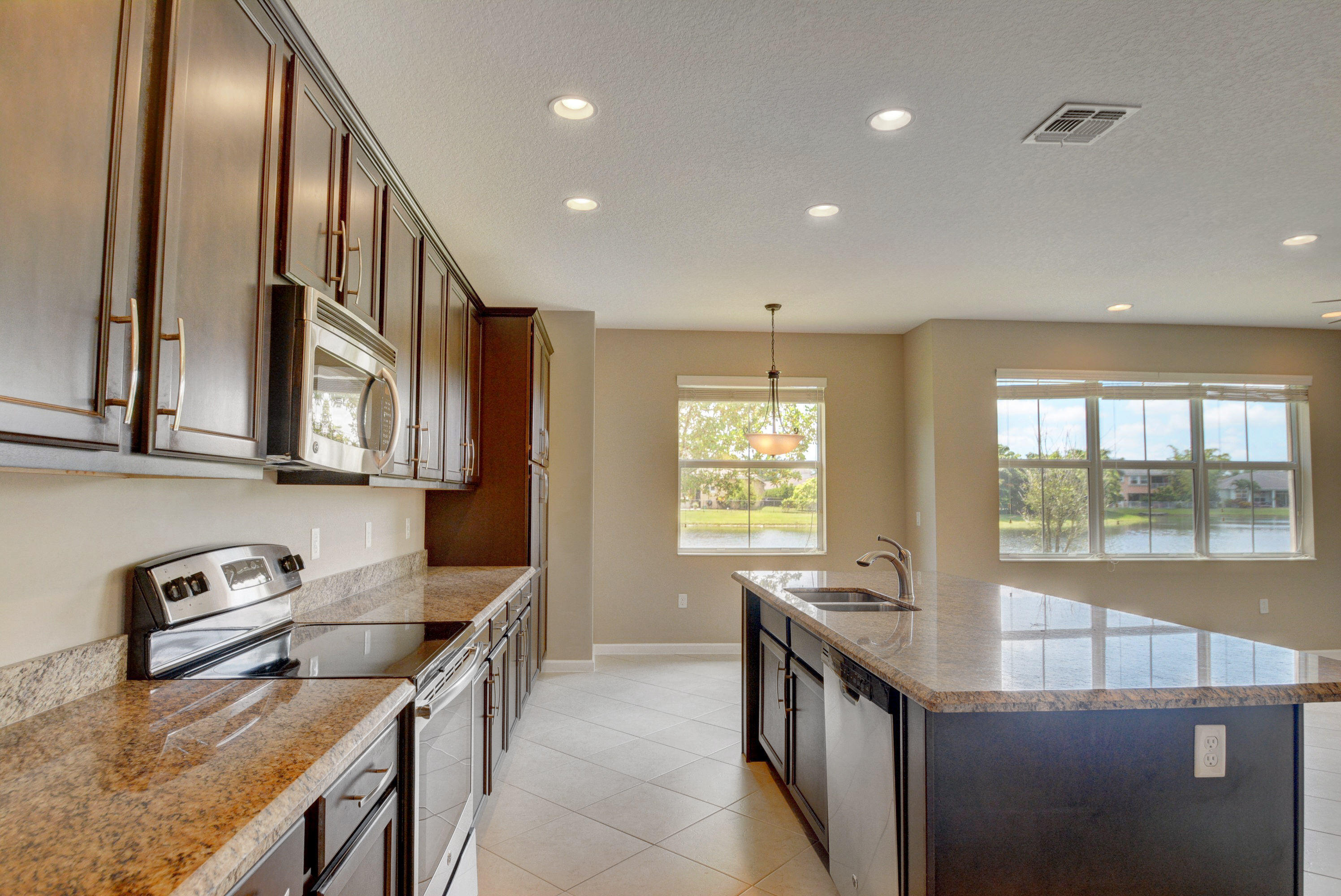 2916 Payson Way Property Photo 3