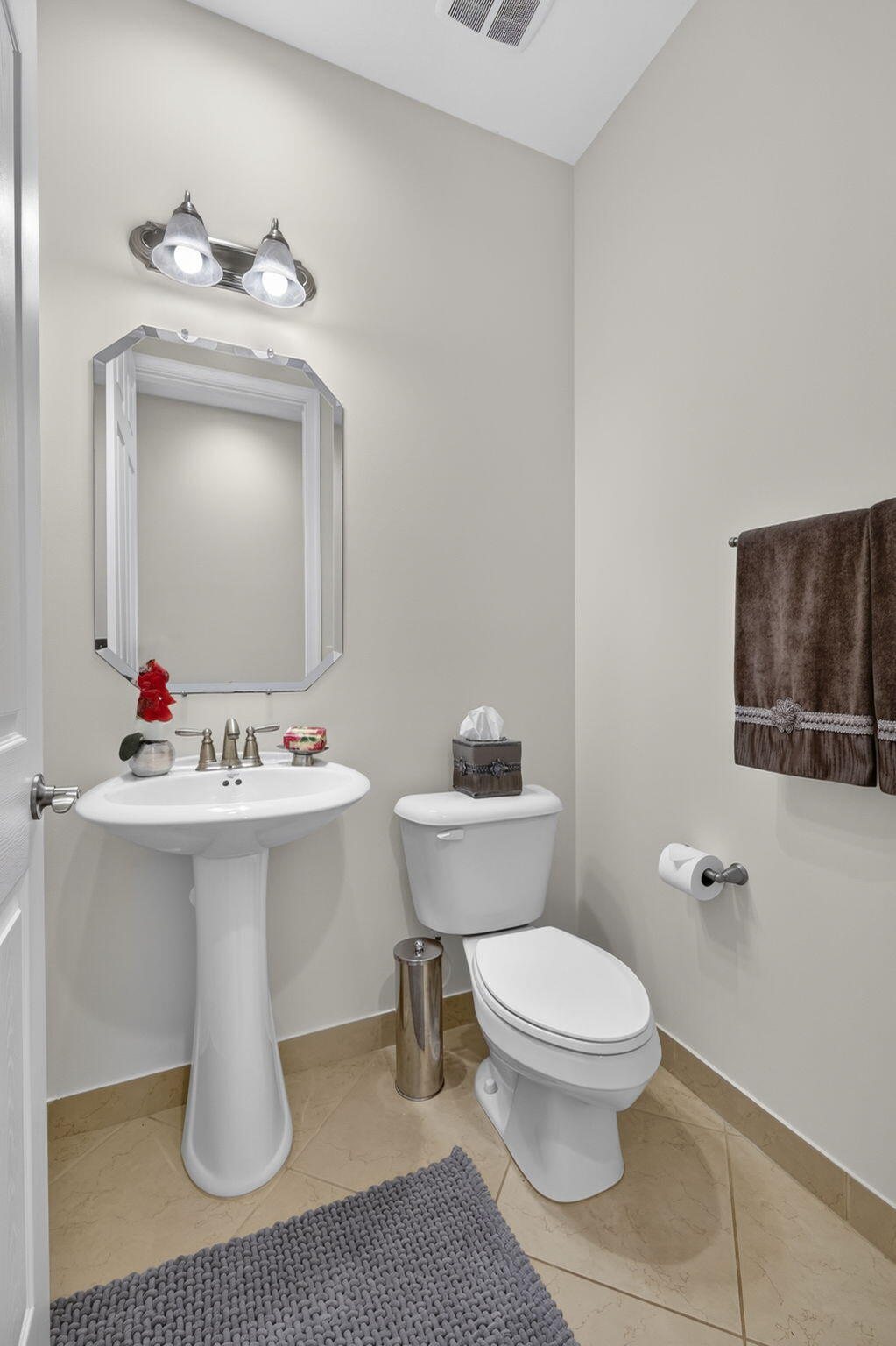 2916 Payson Way Property Photo 17