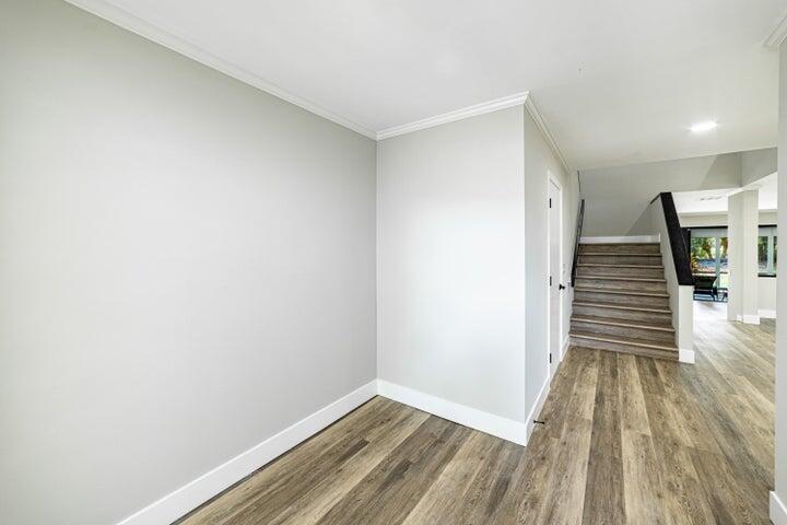 2517 Presidential Way B Property Photo 7