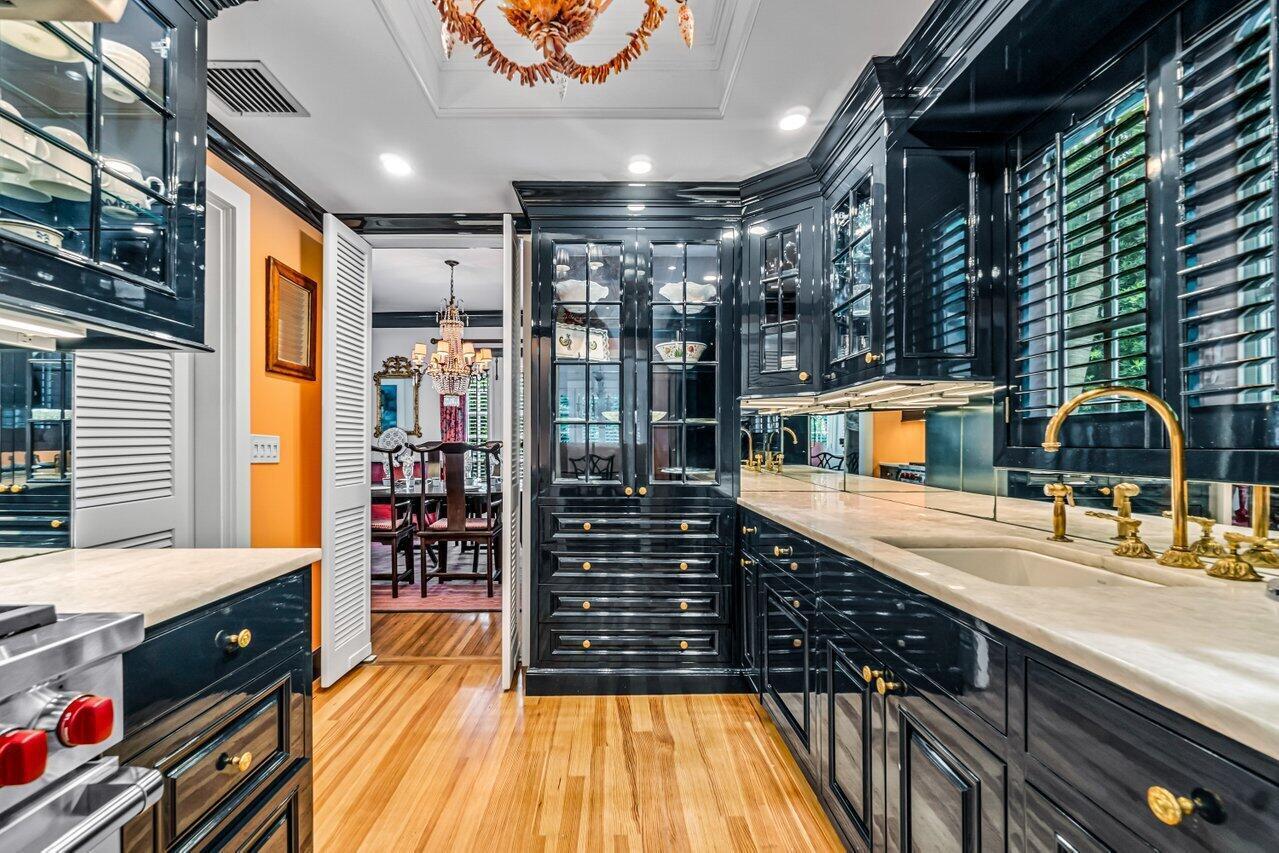 263 Park Avenue Property Photo 11