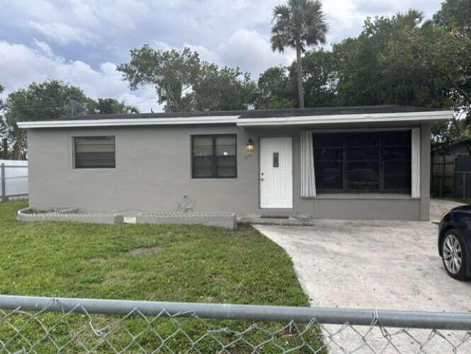 3370 NW 8th Place Property Photo 1