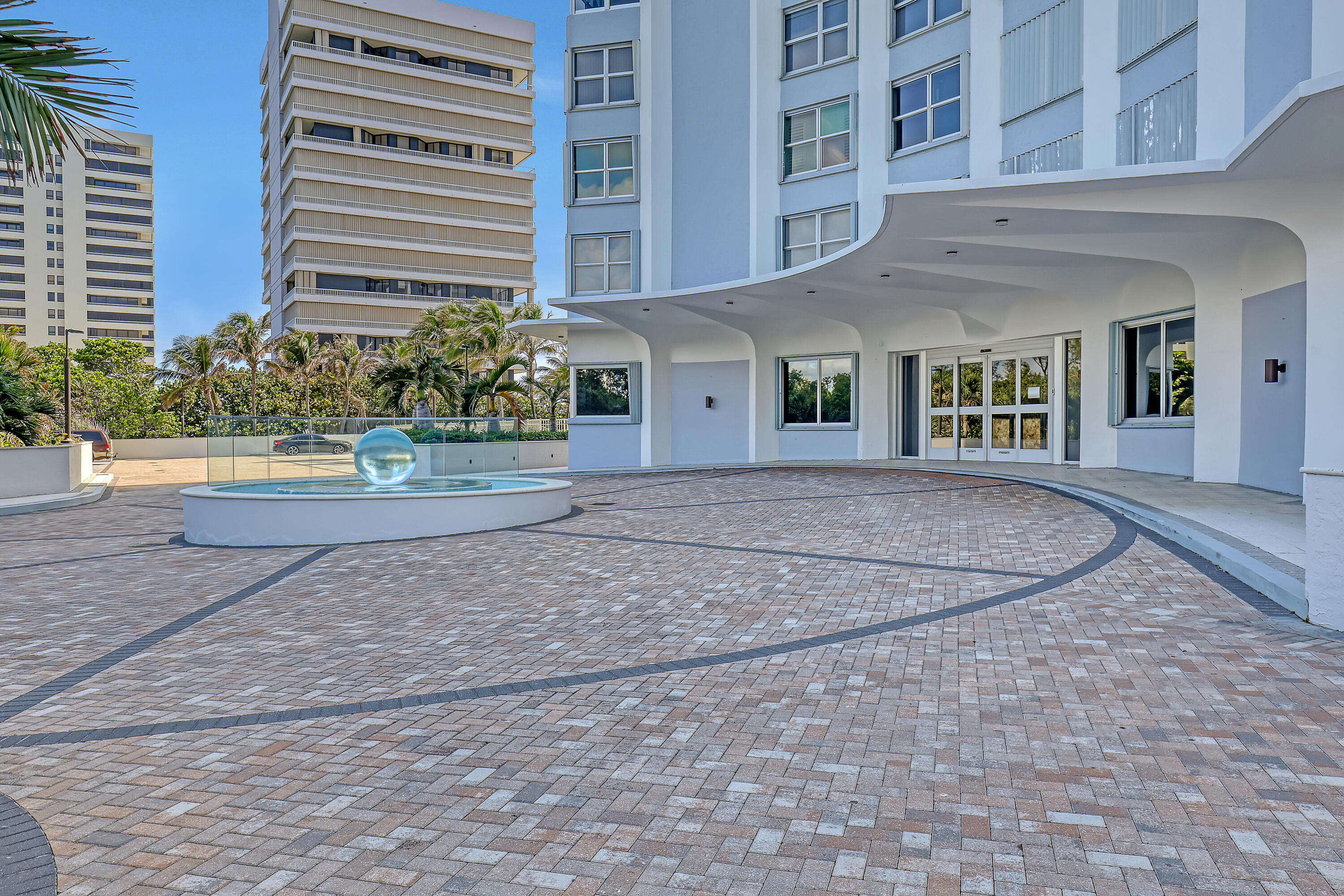 5200 N Ocean Drive 1902 Property Photo 3