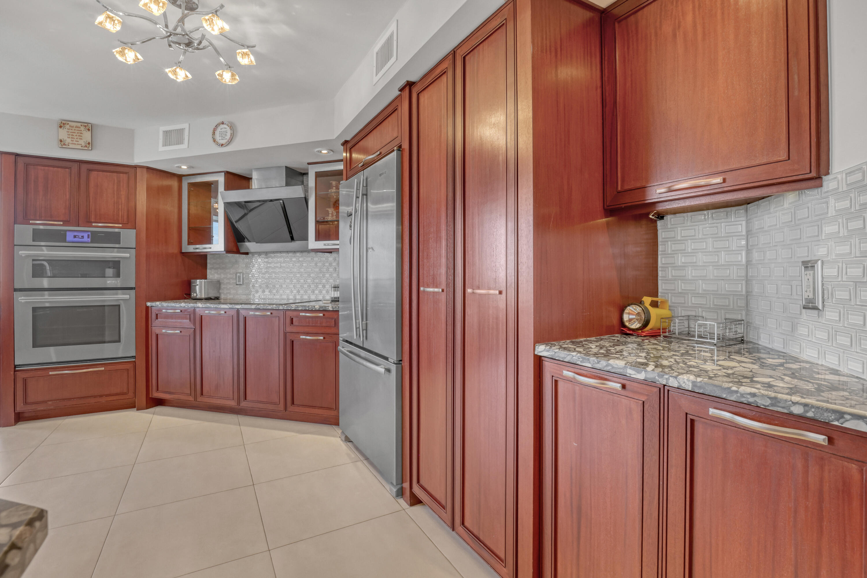 5200 N Ocean Drive 1902 Property Photo 14