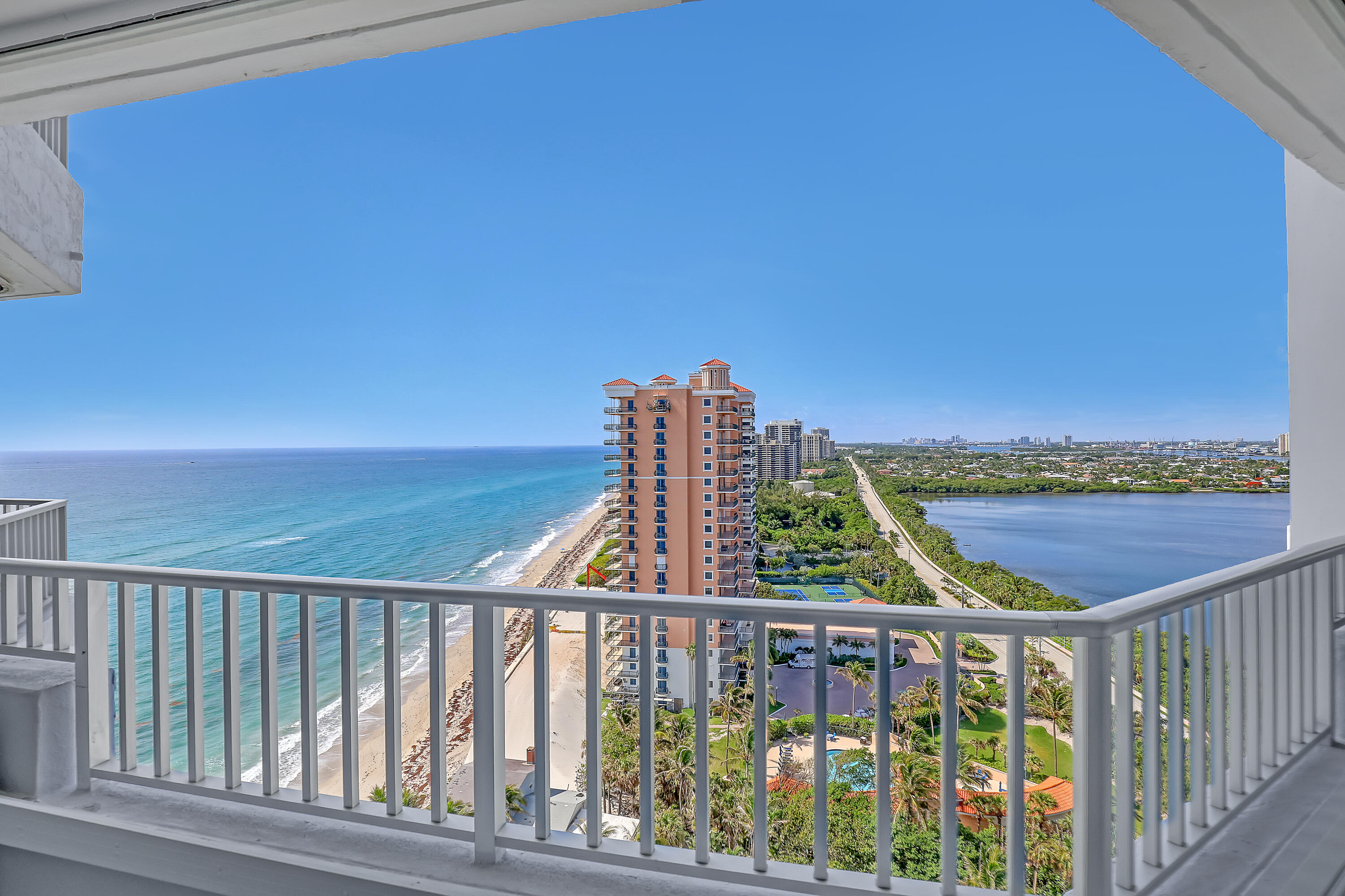 5200 N Ocean Drive 1902 Property Photo 29
