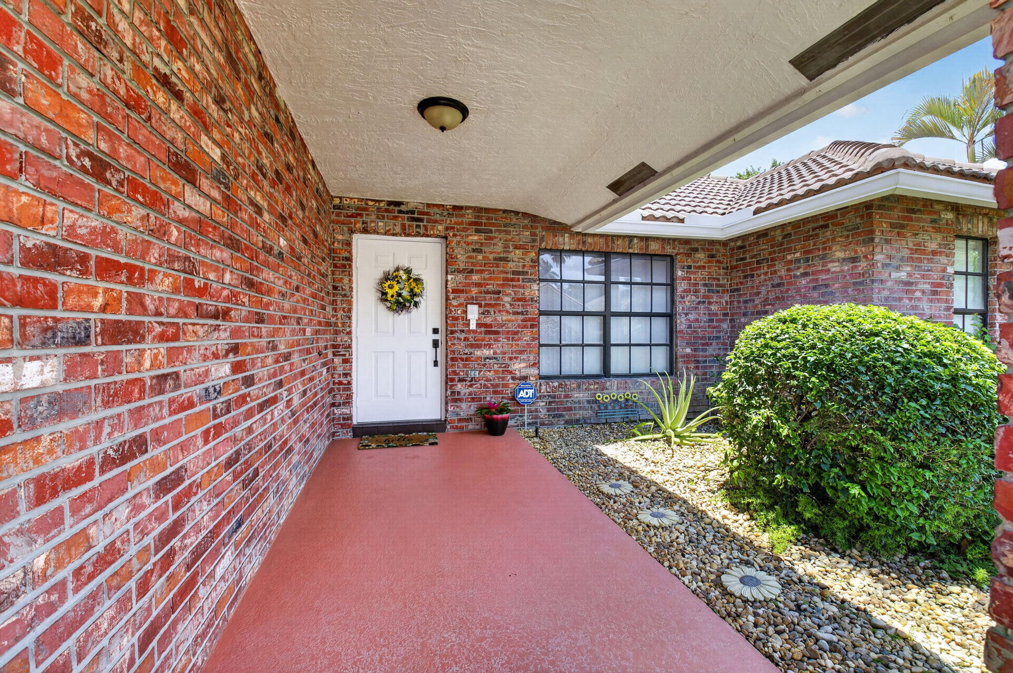 19600 Sedgefield Terrace Property Photo 3
