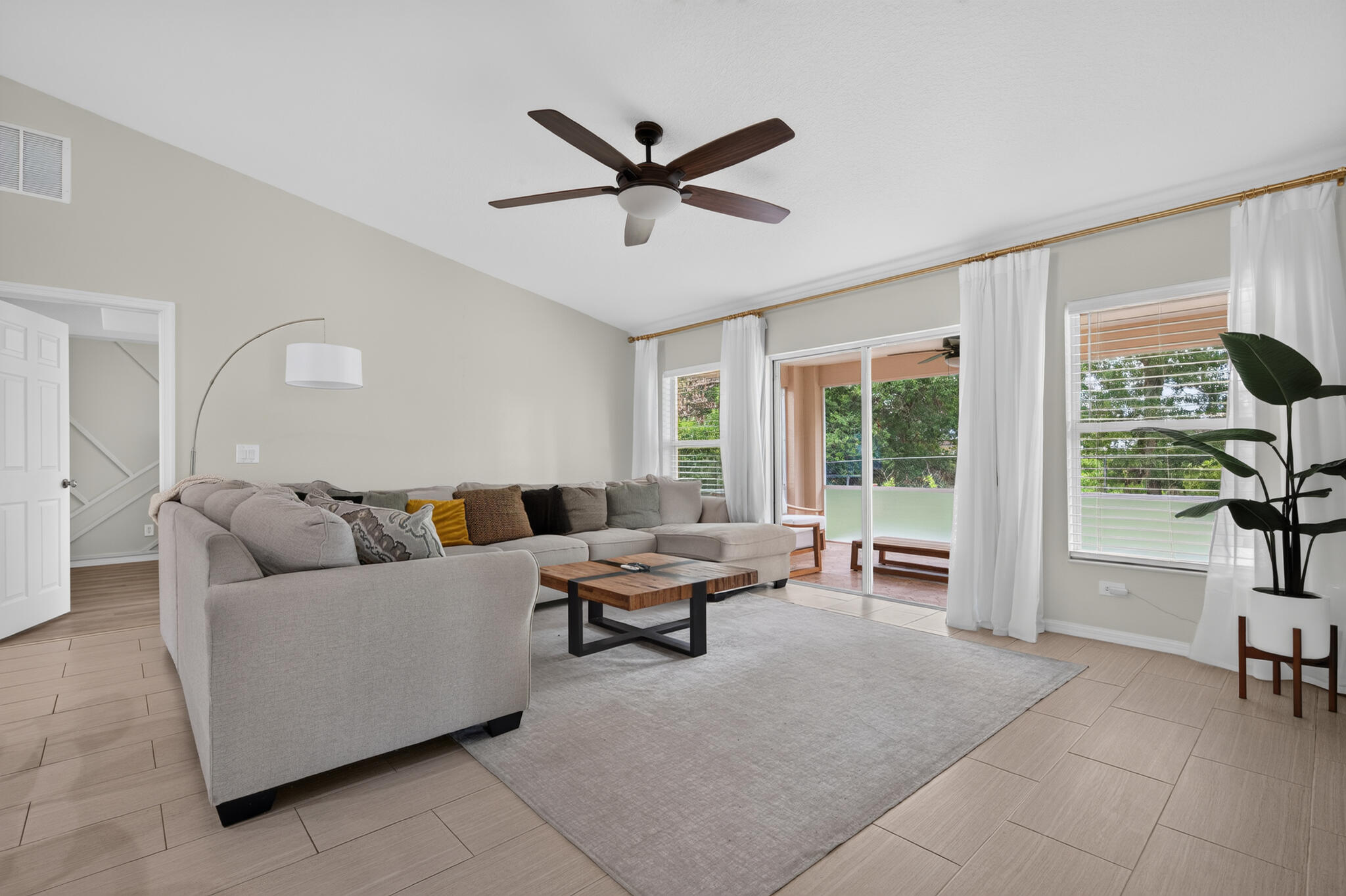 516 Se Crosspoint Drive Property Photo 12