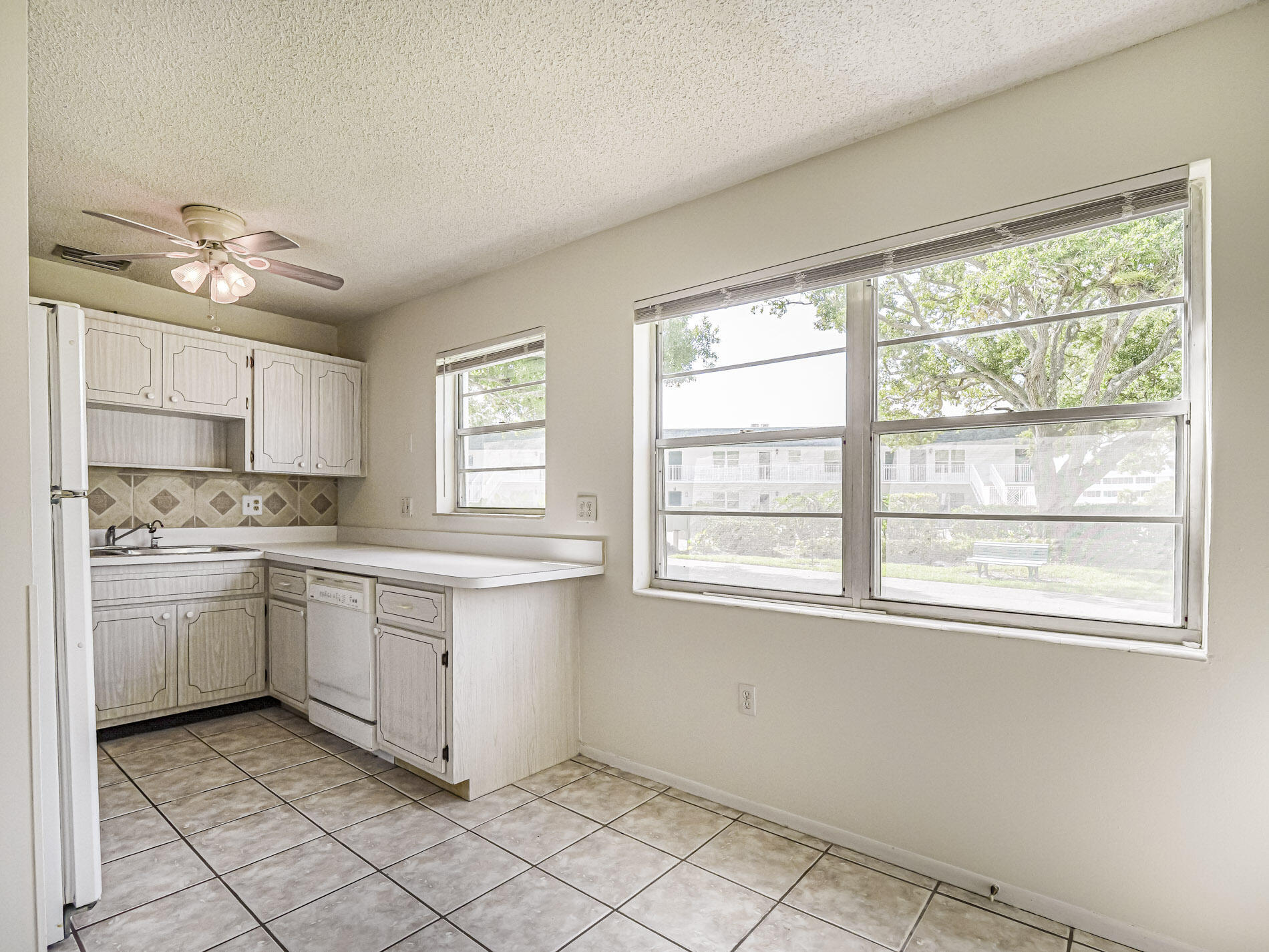 2800 Indian River Boulevard Property Photo 4