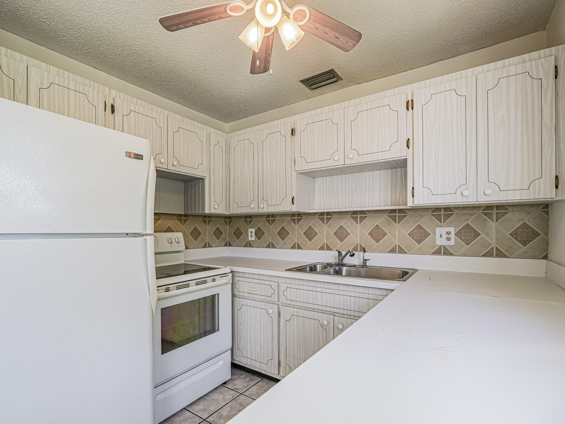 2800 Indian River Boulevard Property Photo 6