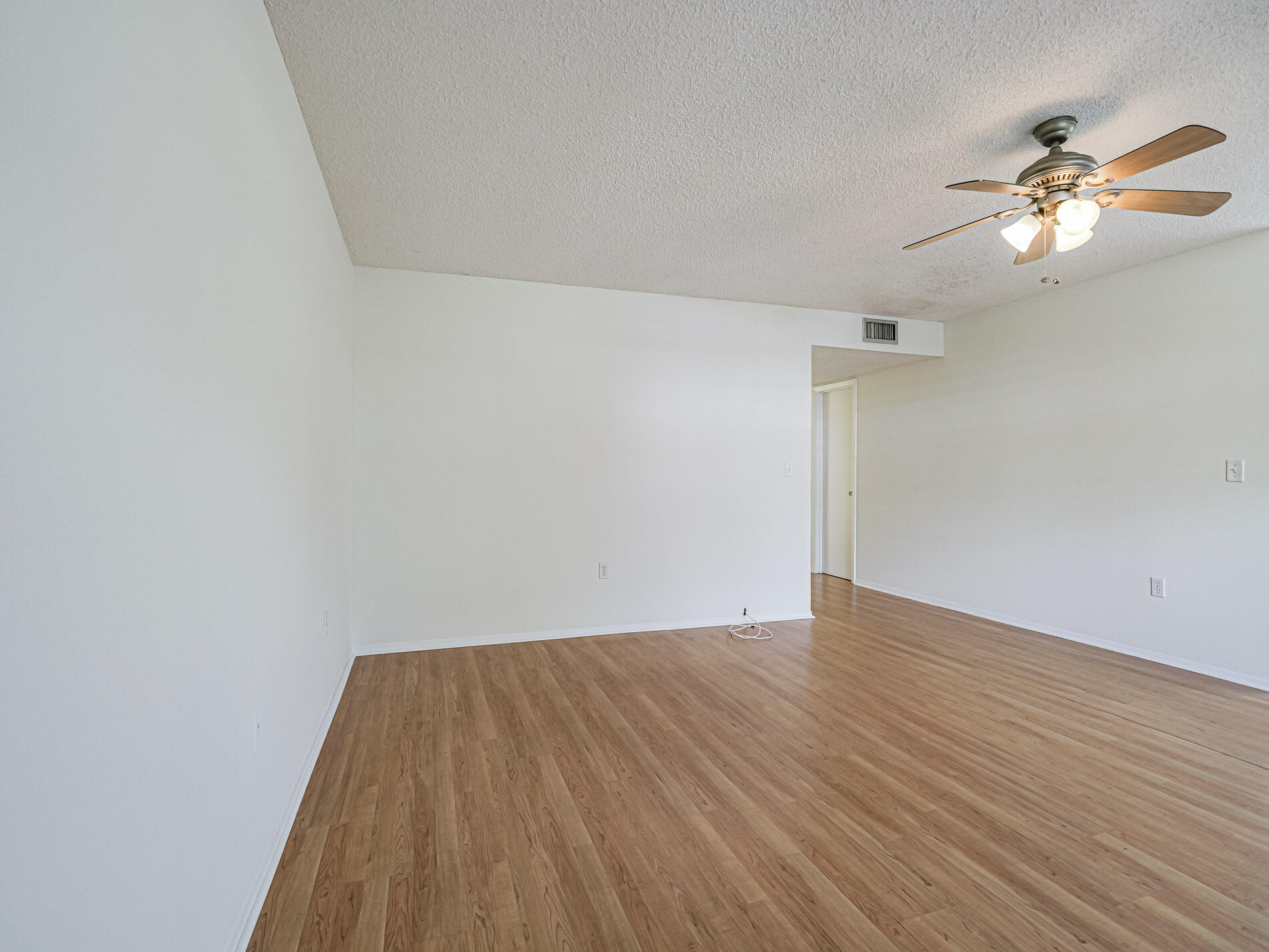 2800 Indian River Boulevard Property Photo 11