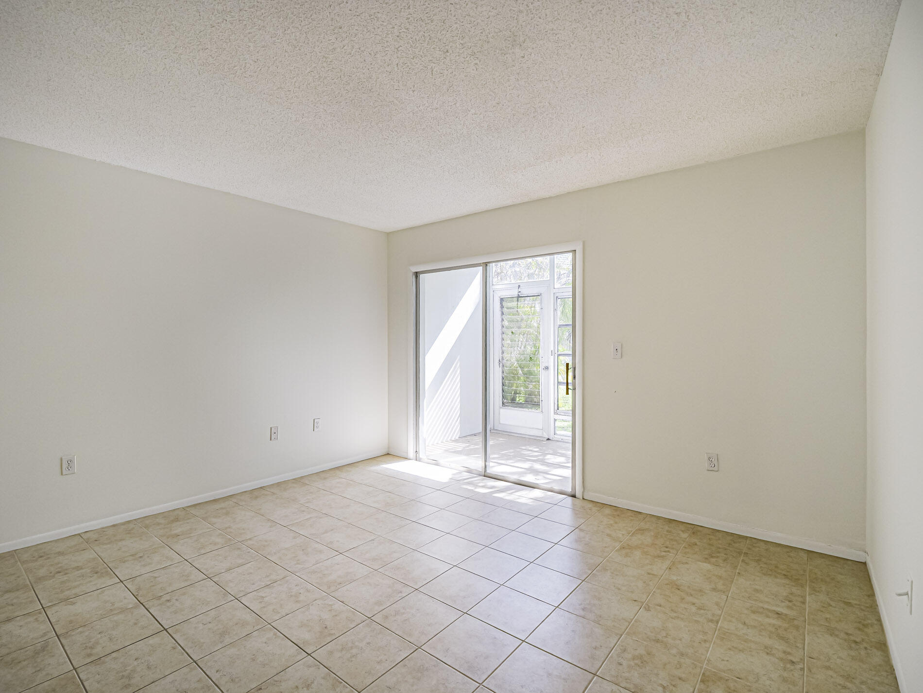 2800 Indian River Boulevard Property Photo 14