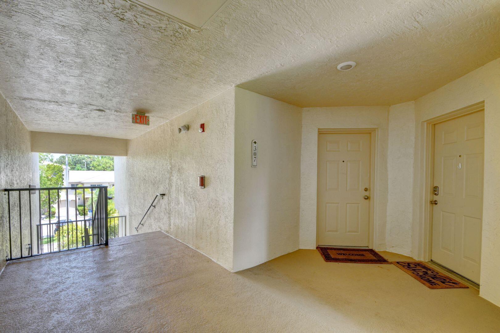 300 Crestwood Court N 307 Property Photo 3