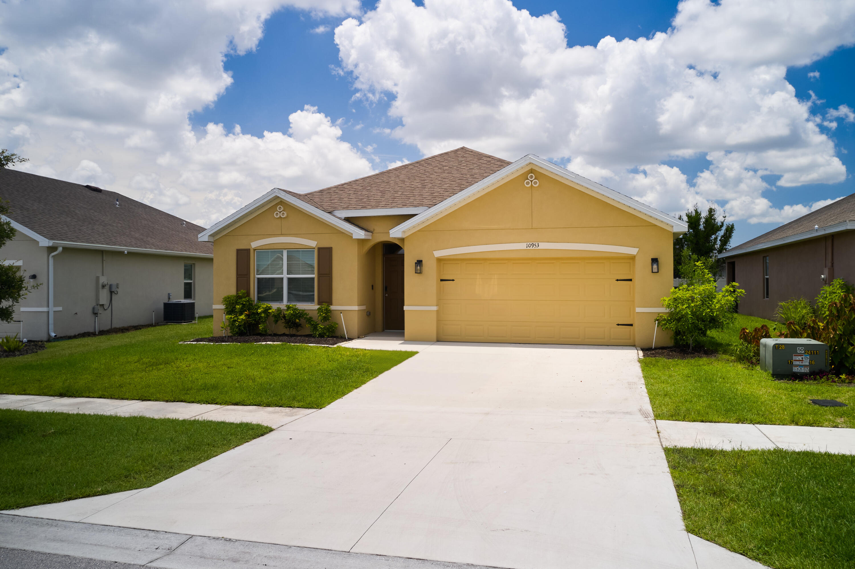 10953 Sw Tessili Way Property Photo 2
