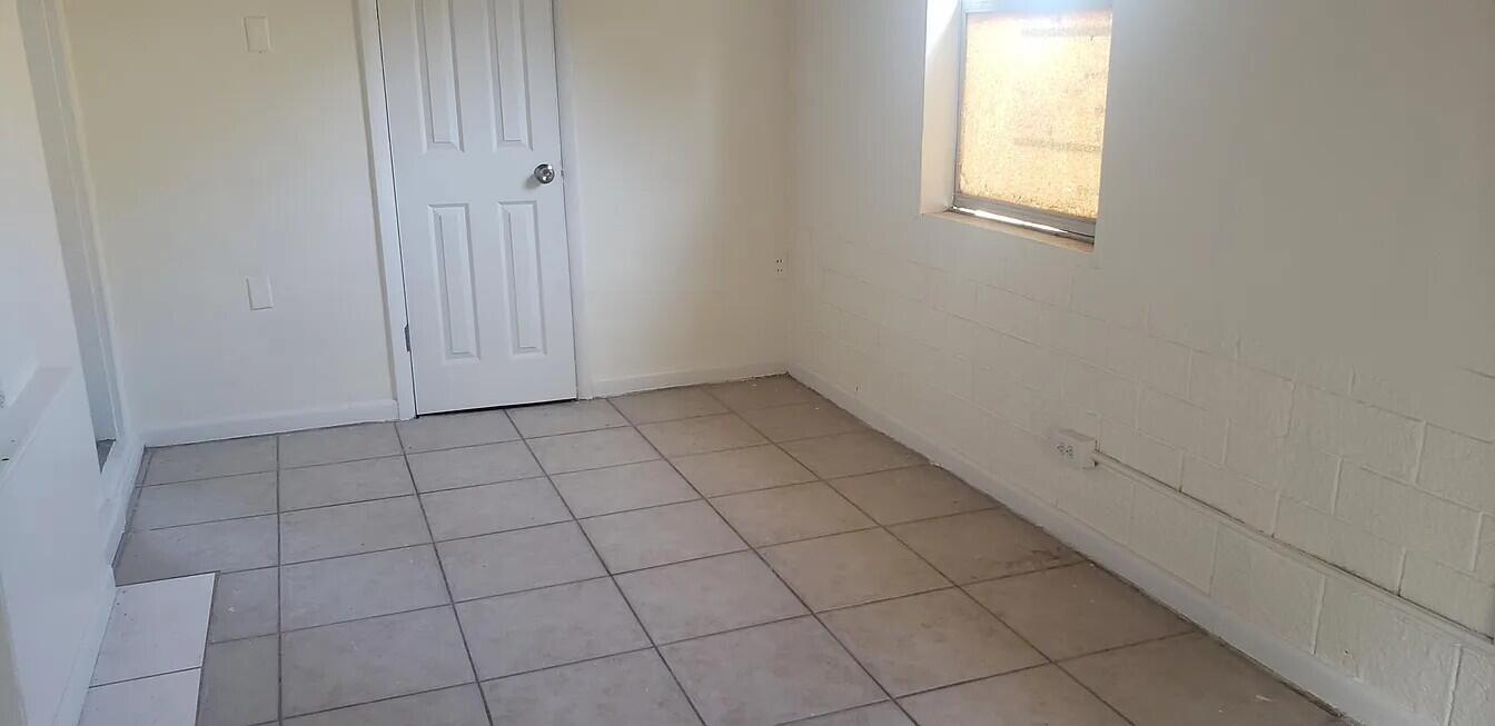 711 Palm Beach Lakes Boulevard Property Photo 10