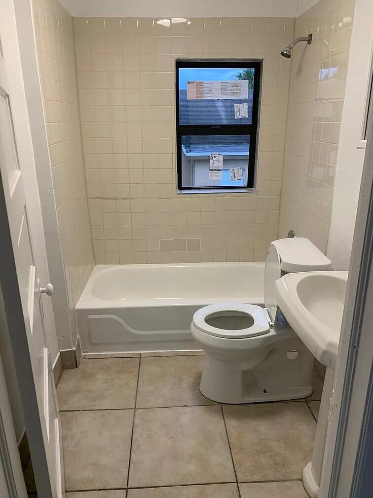 711 Palm Beach Lakes Boulevard Property Photo 15