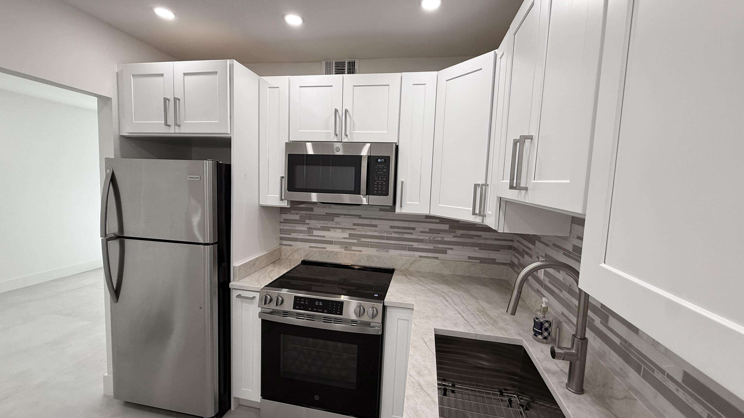 6505 Winfield Boulevard Property Photo 2