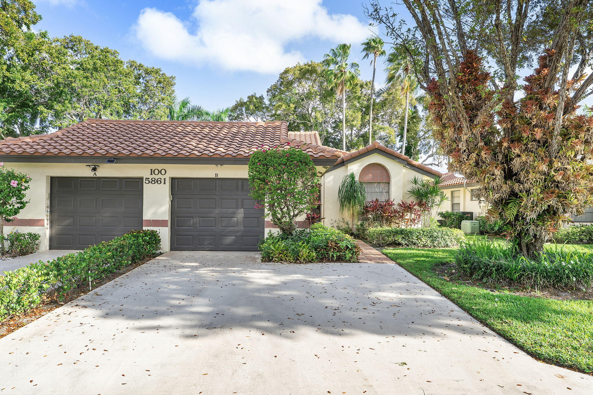 5861 Sunswept Lane B Property Photo 1