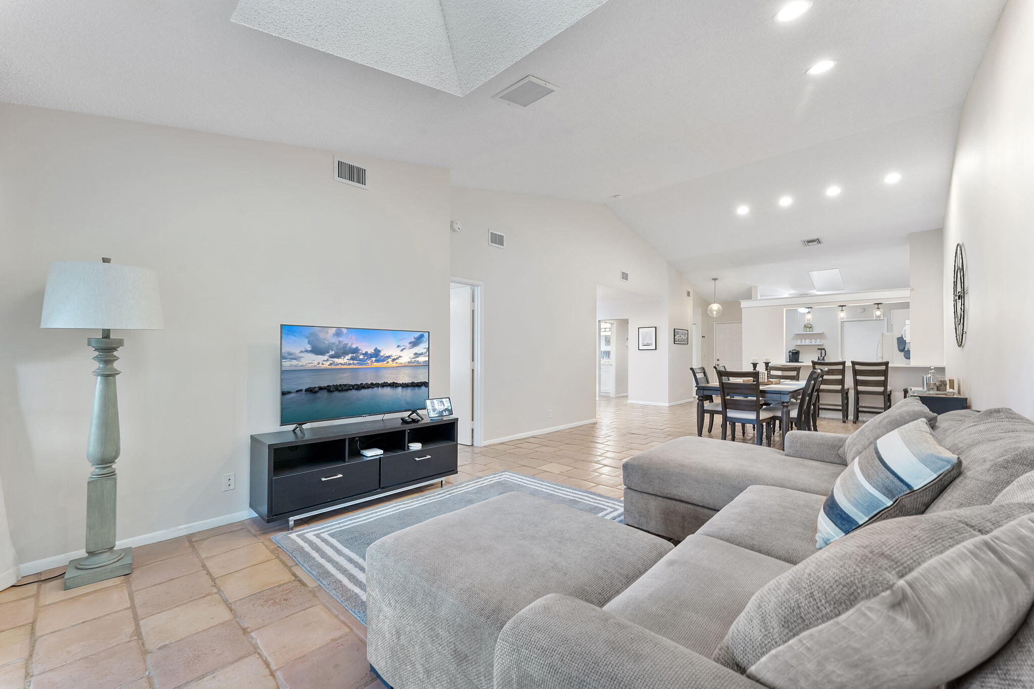 5861 Sunswept Lane B Property Photo 2