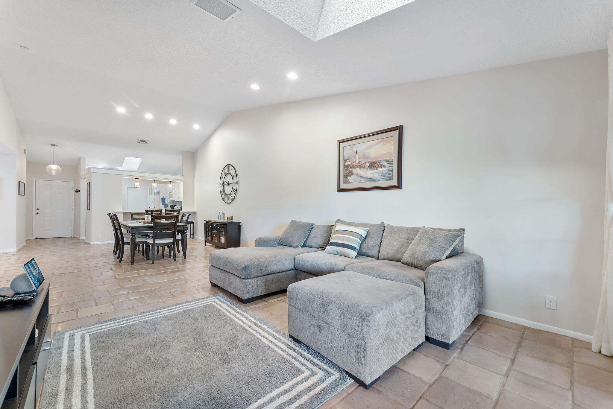 5861 Sunswept Lane B Property Photo 4