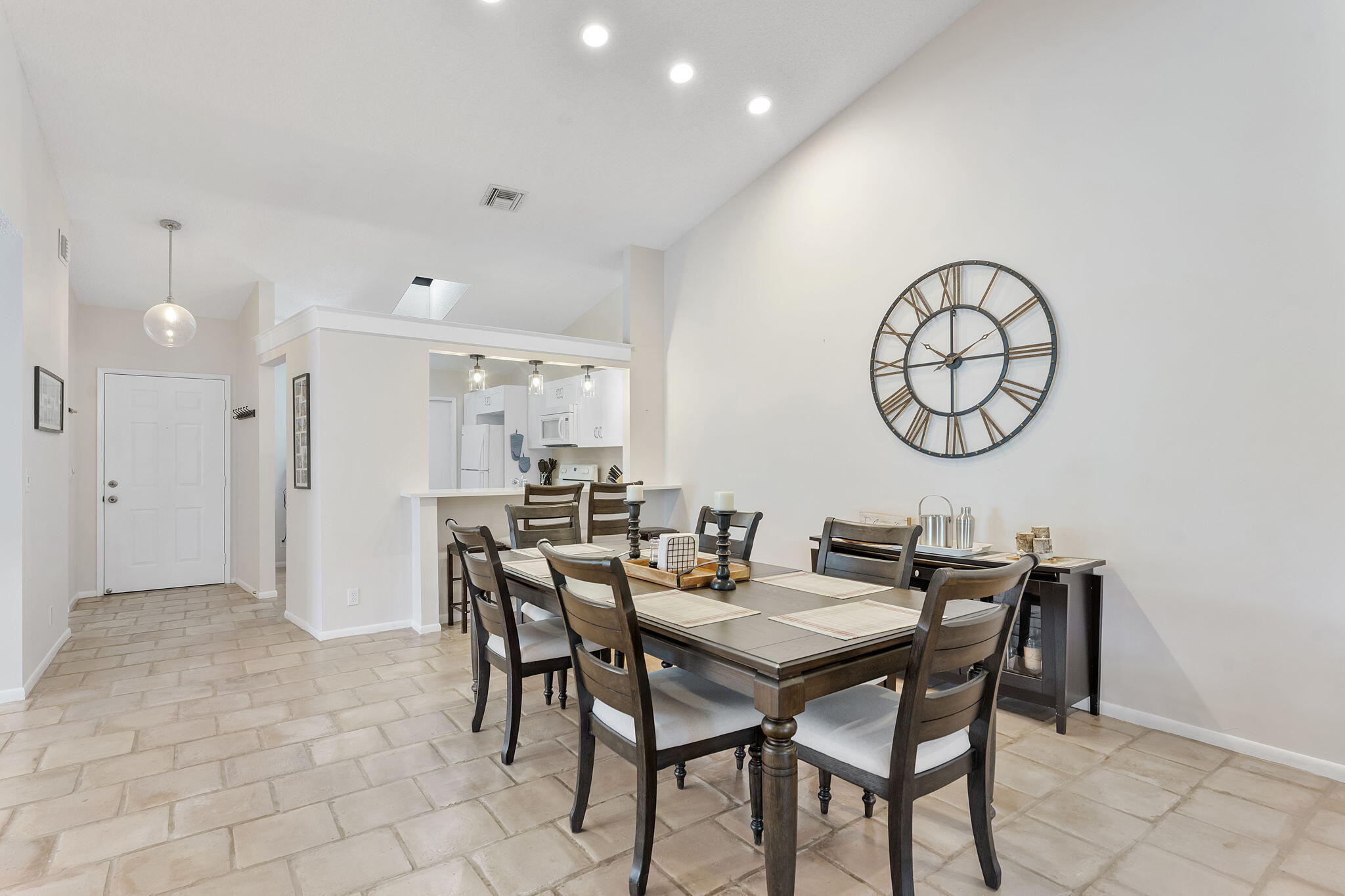 5861 Sunswept Lane B Property Photo 5