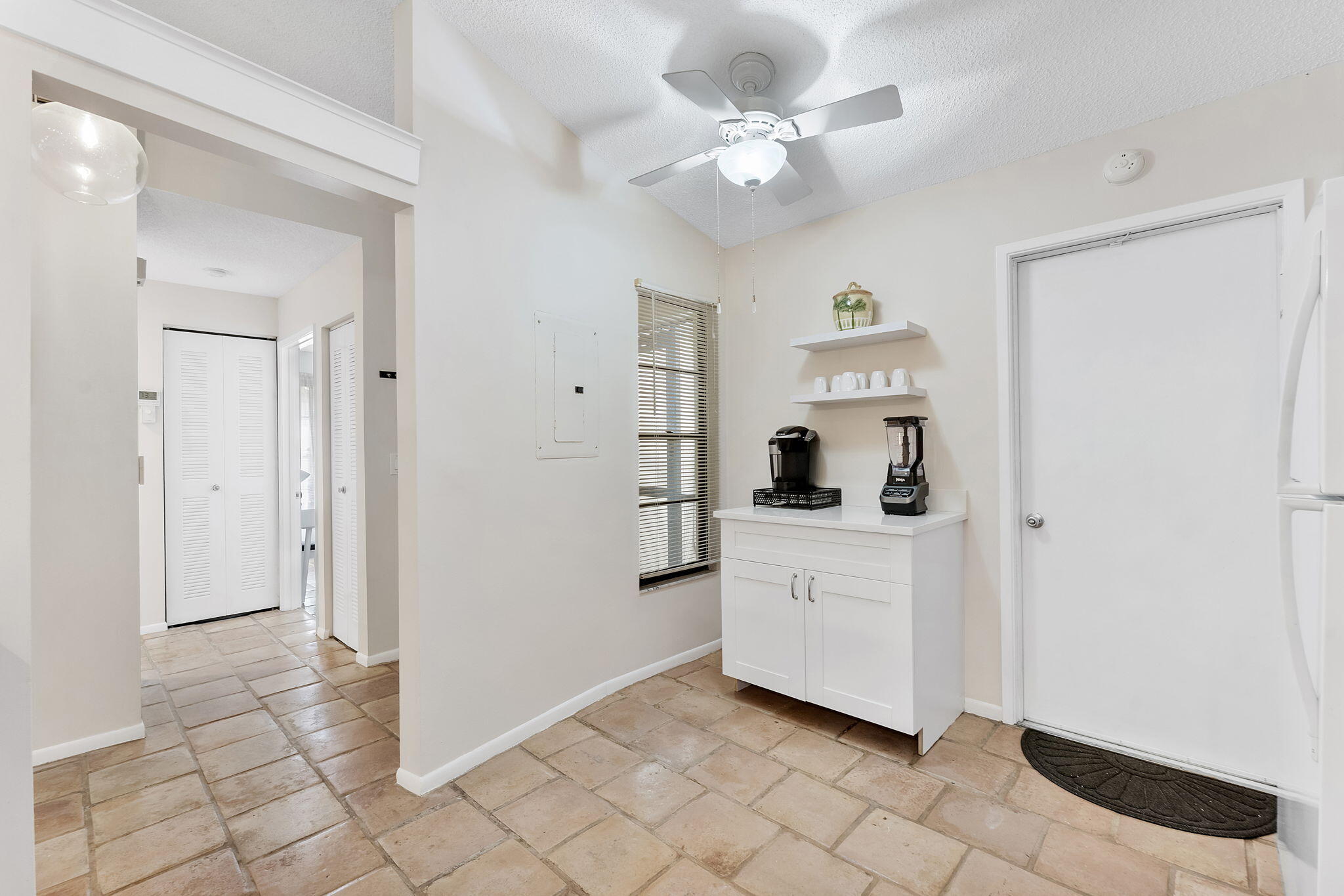 5861 Sunswept Lane B Property Photo 6