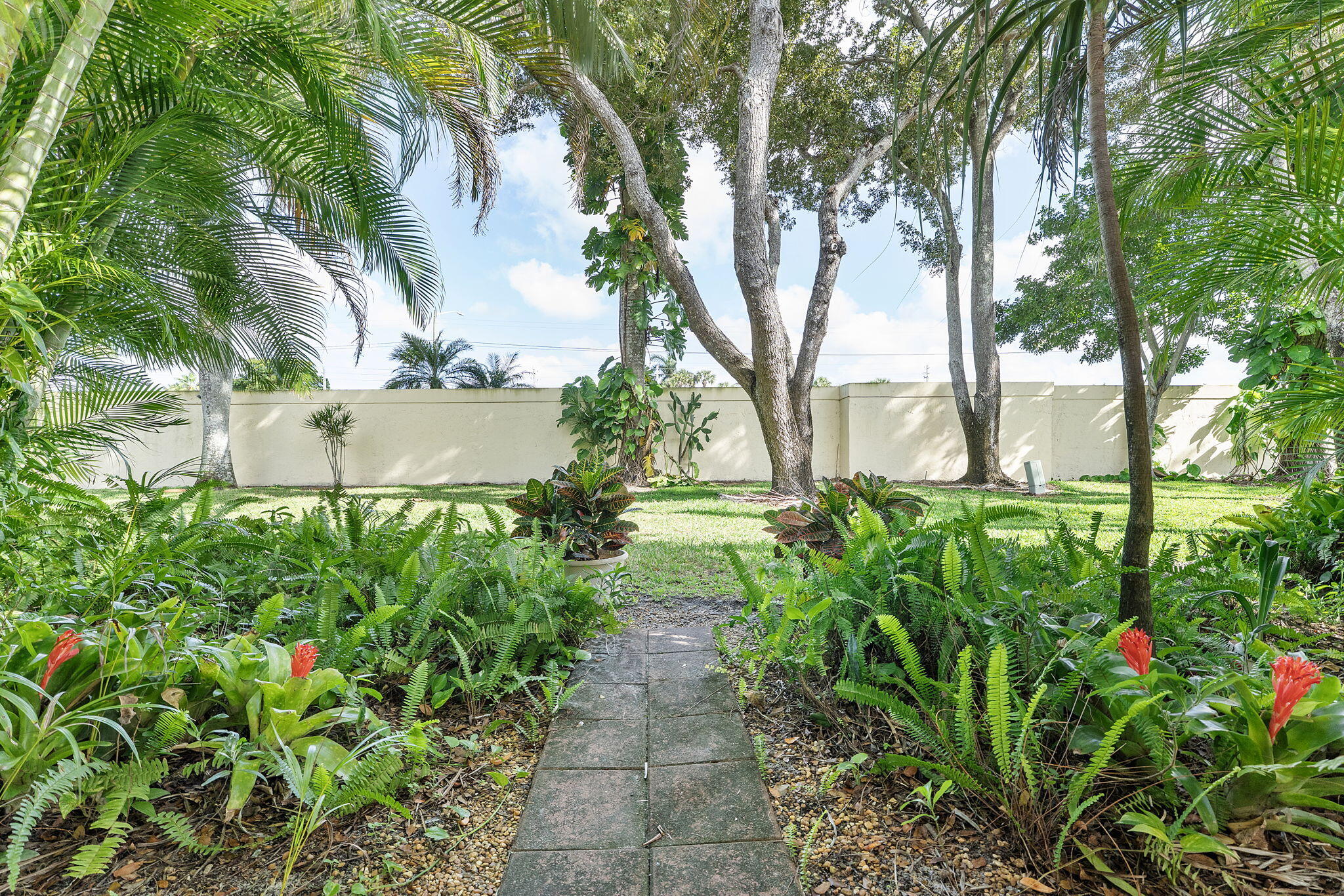 5861 Sunswept Lane B Property Photo 21
