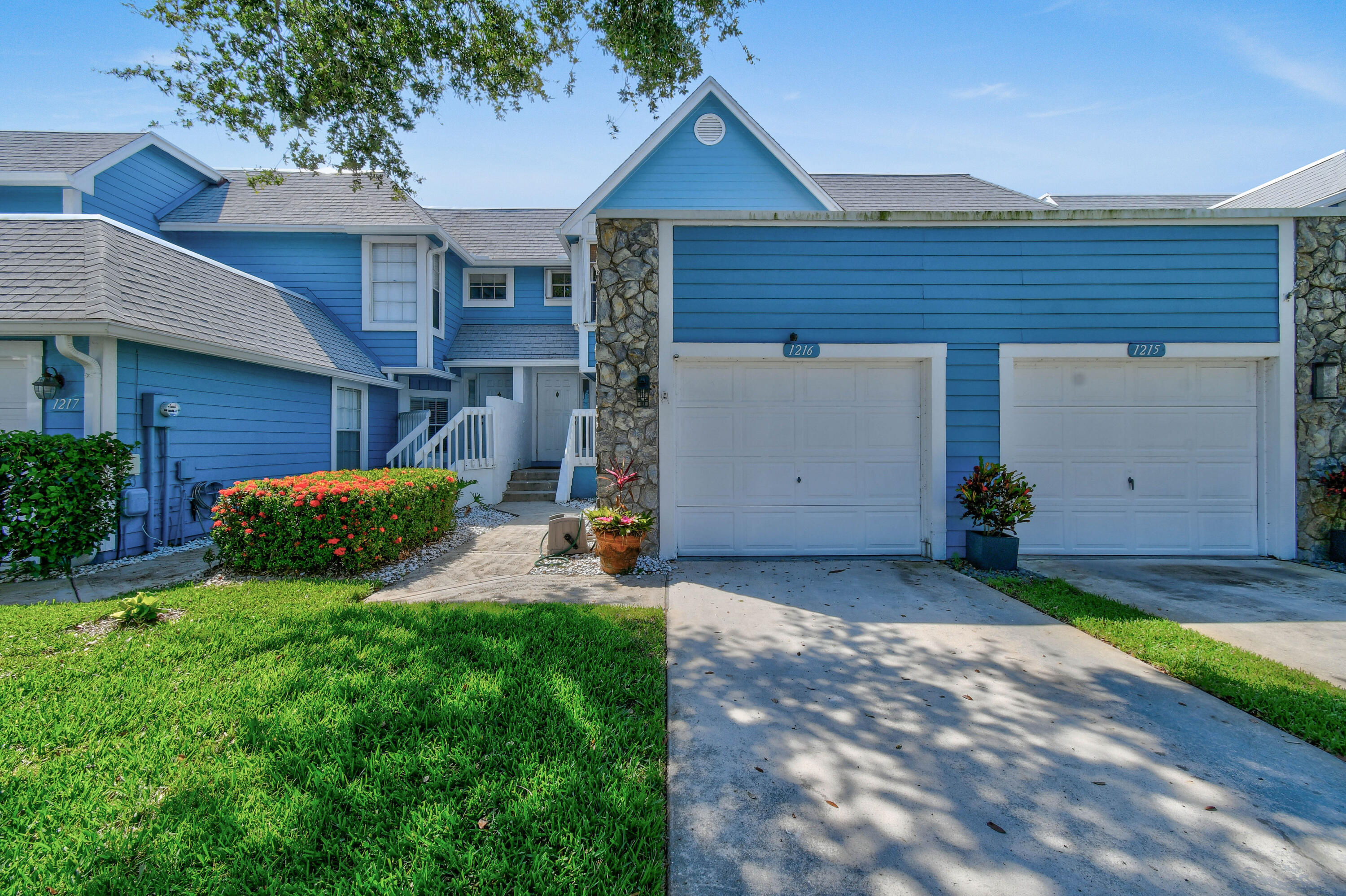 1216 Ocean Dunes Circle Property Photo 2
