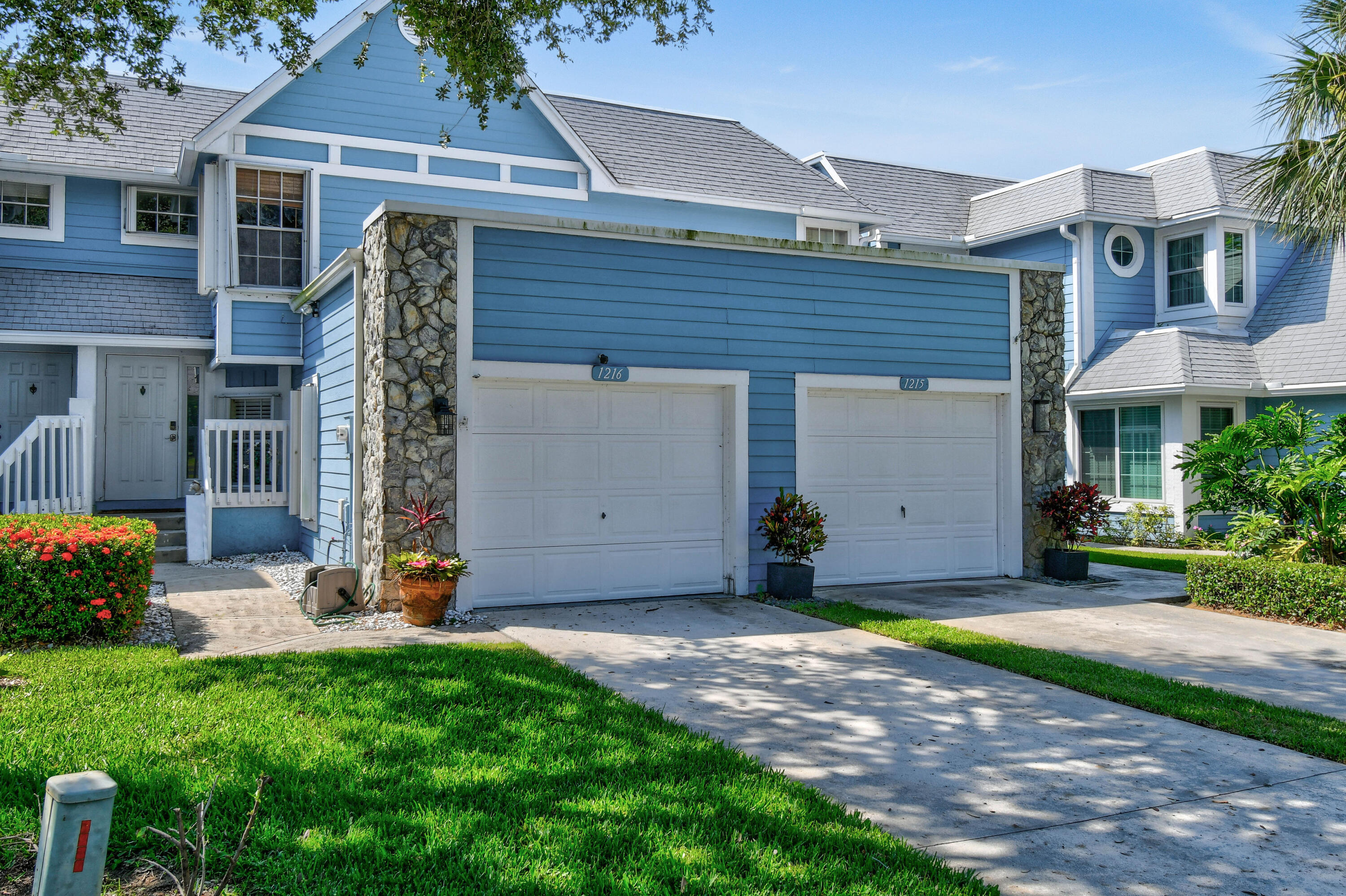 1216 Ocean Dunes Circle Property Photo 3