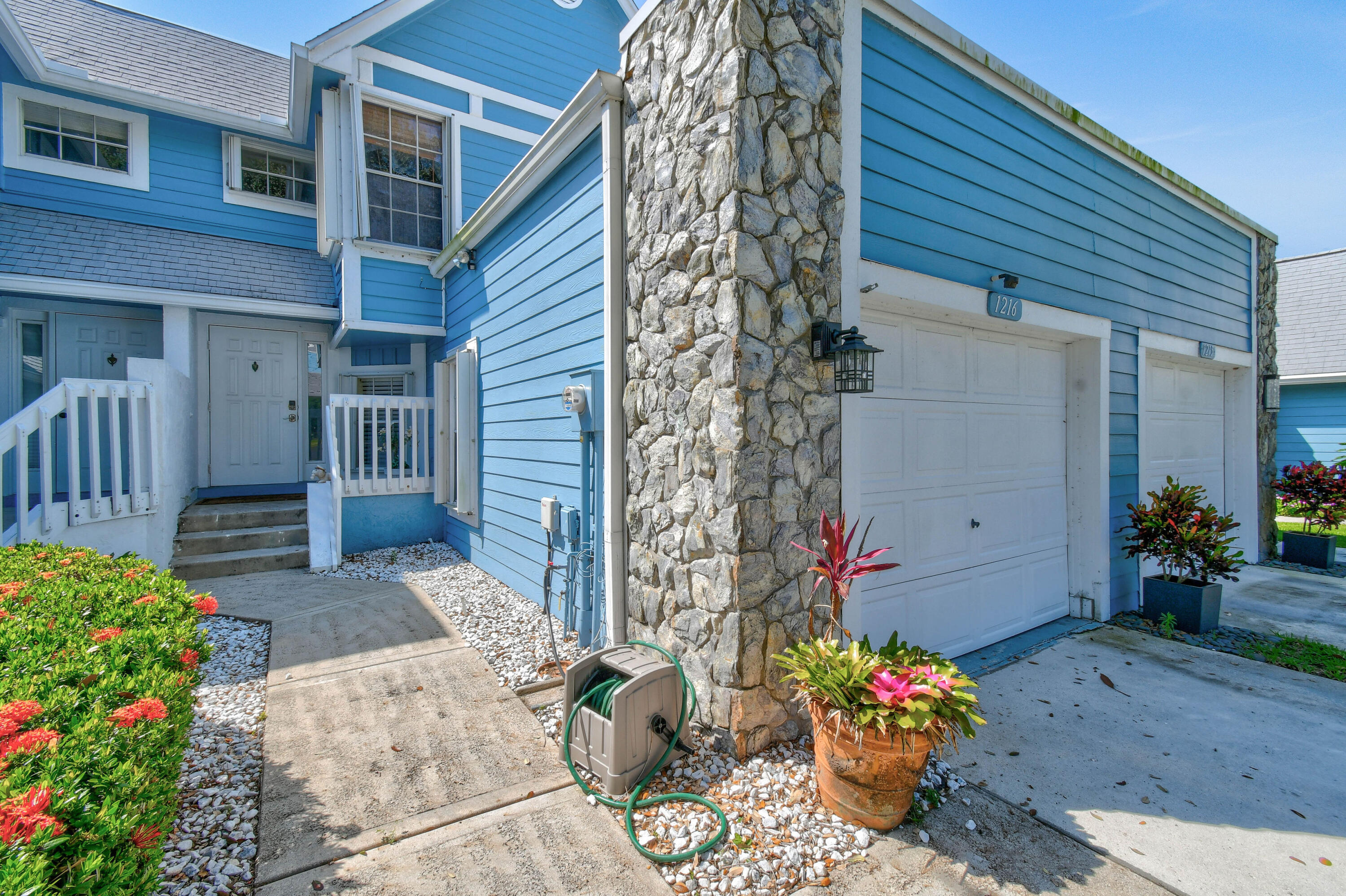 1216 Ocean Dunes Circle Property Photo 4