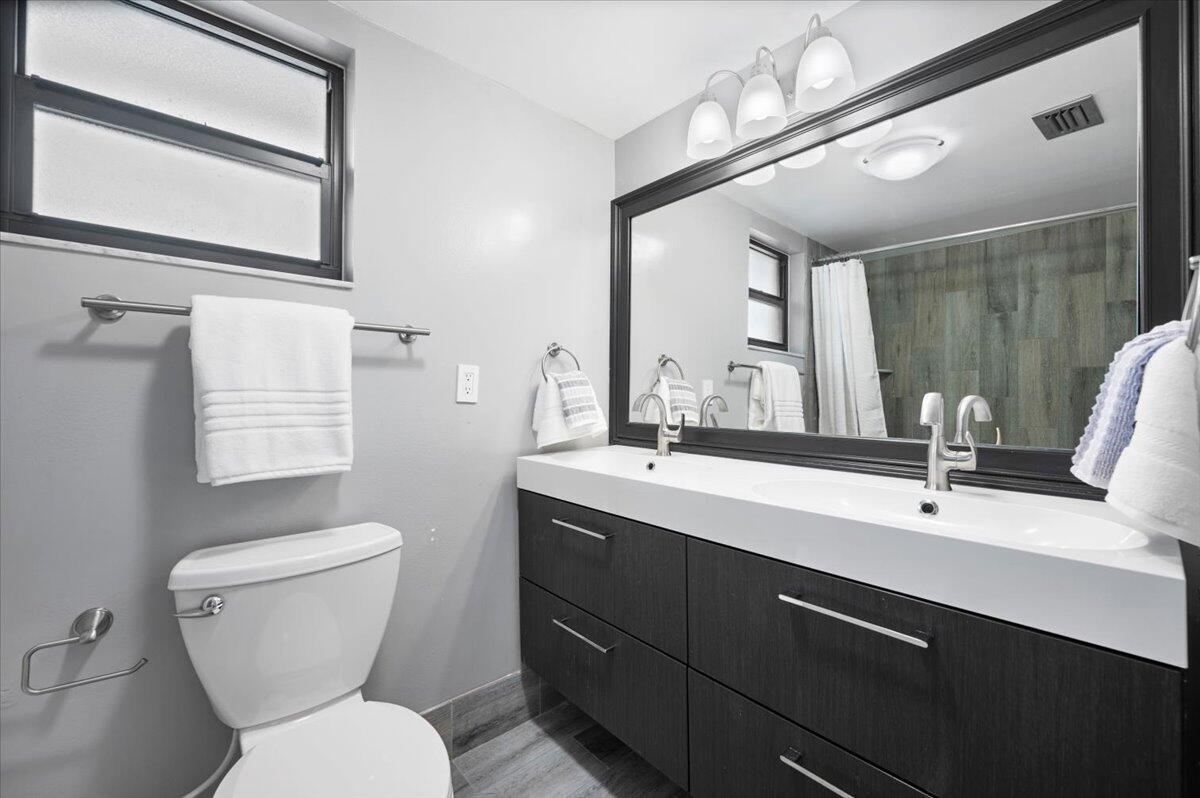 11863 Wimbledon Circle 524 Property Photo 4