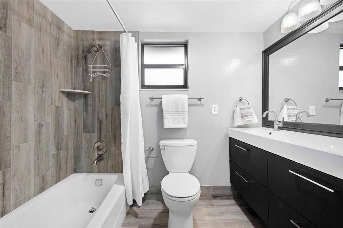 11863 Wimbledon Circle 524 Property Photo 6