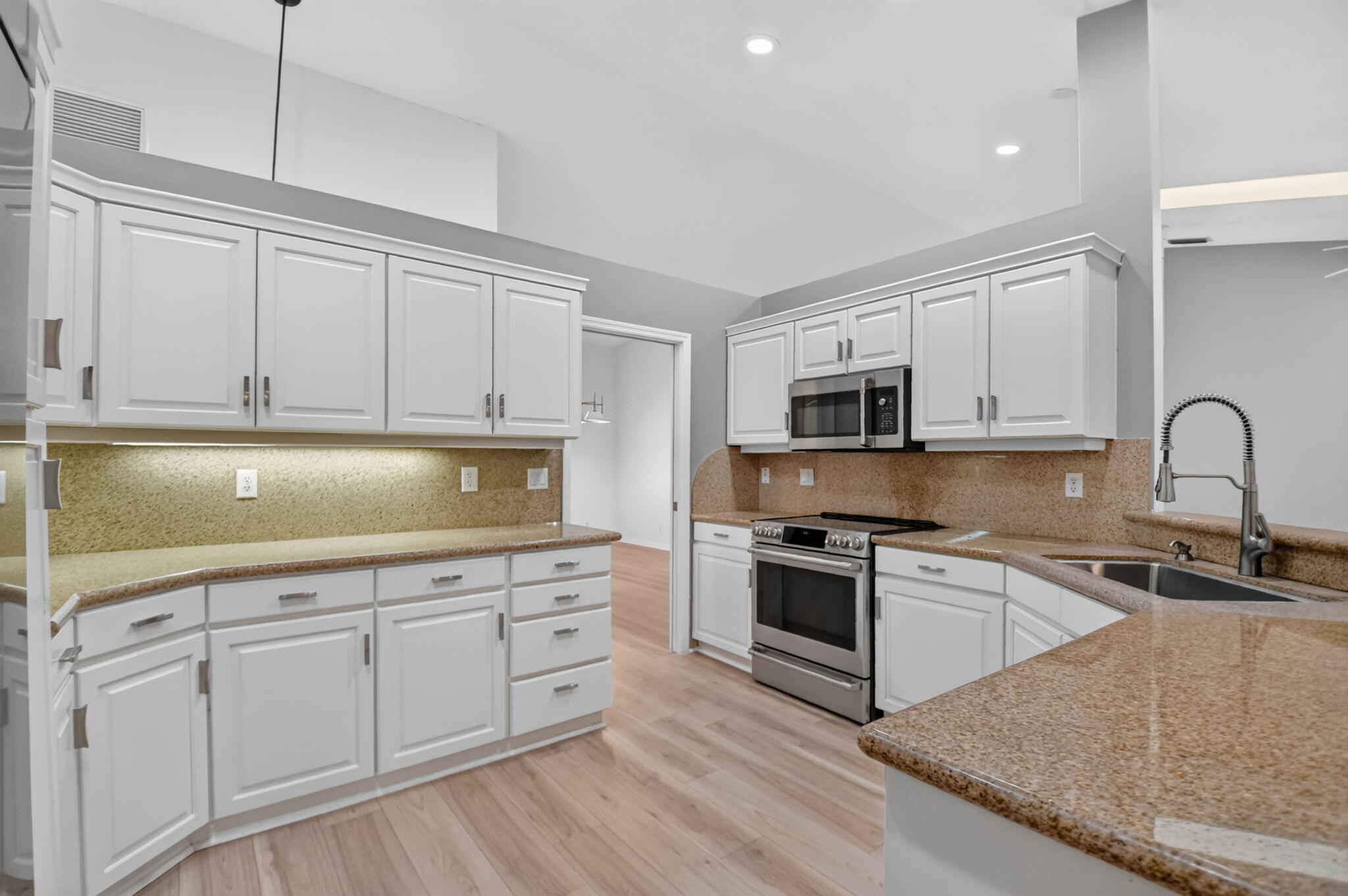 13578 Chatsworth Village Drive Property Photo 21