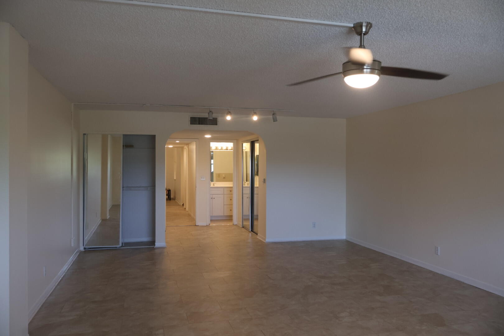 7080 Nova Drive 307b Property Photo 8