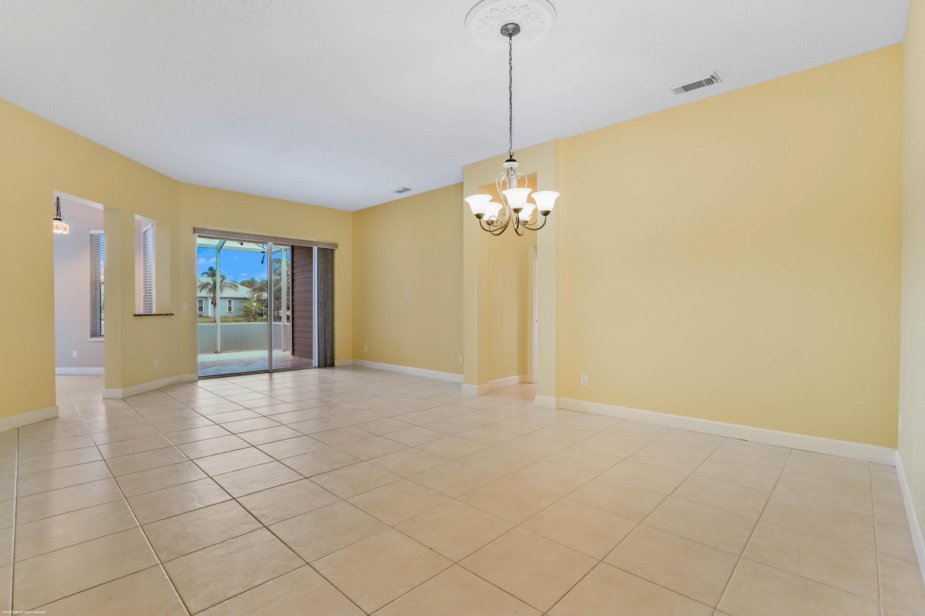 442 Ne Leaping Frog Way Property Photo 6