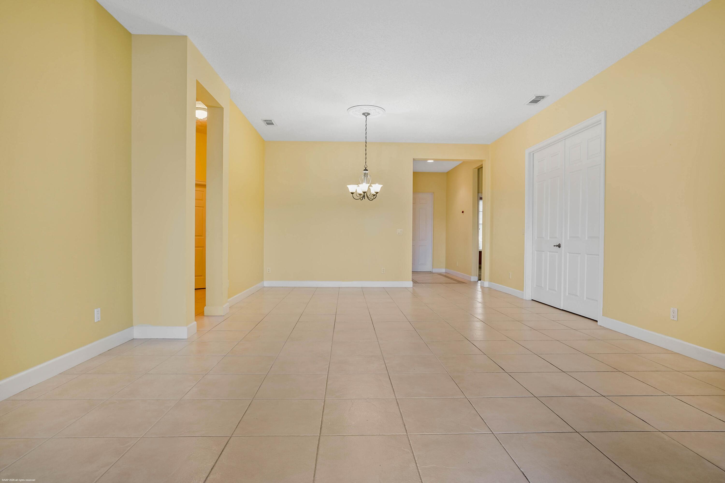 442 Ne Leaping Frog Way Property Photo 7