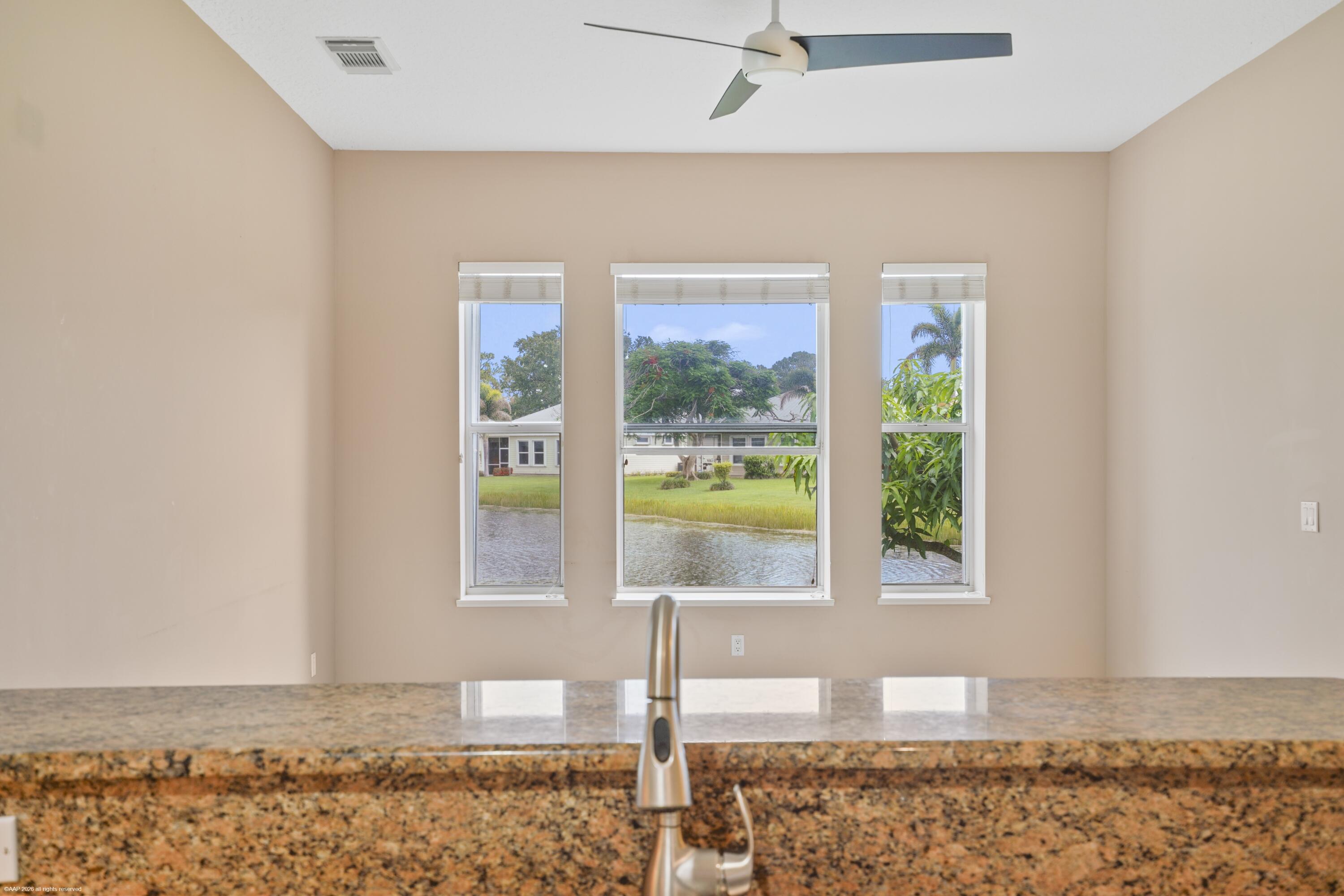 442 Ne Leaping Frog Way Property Photo 14