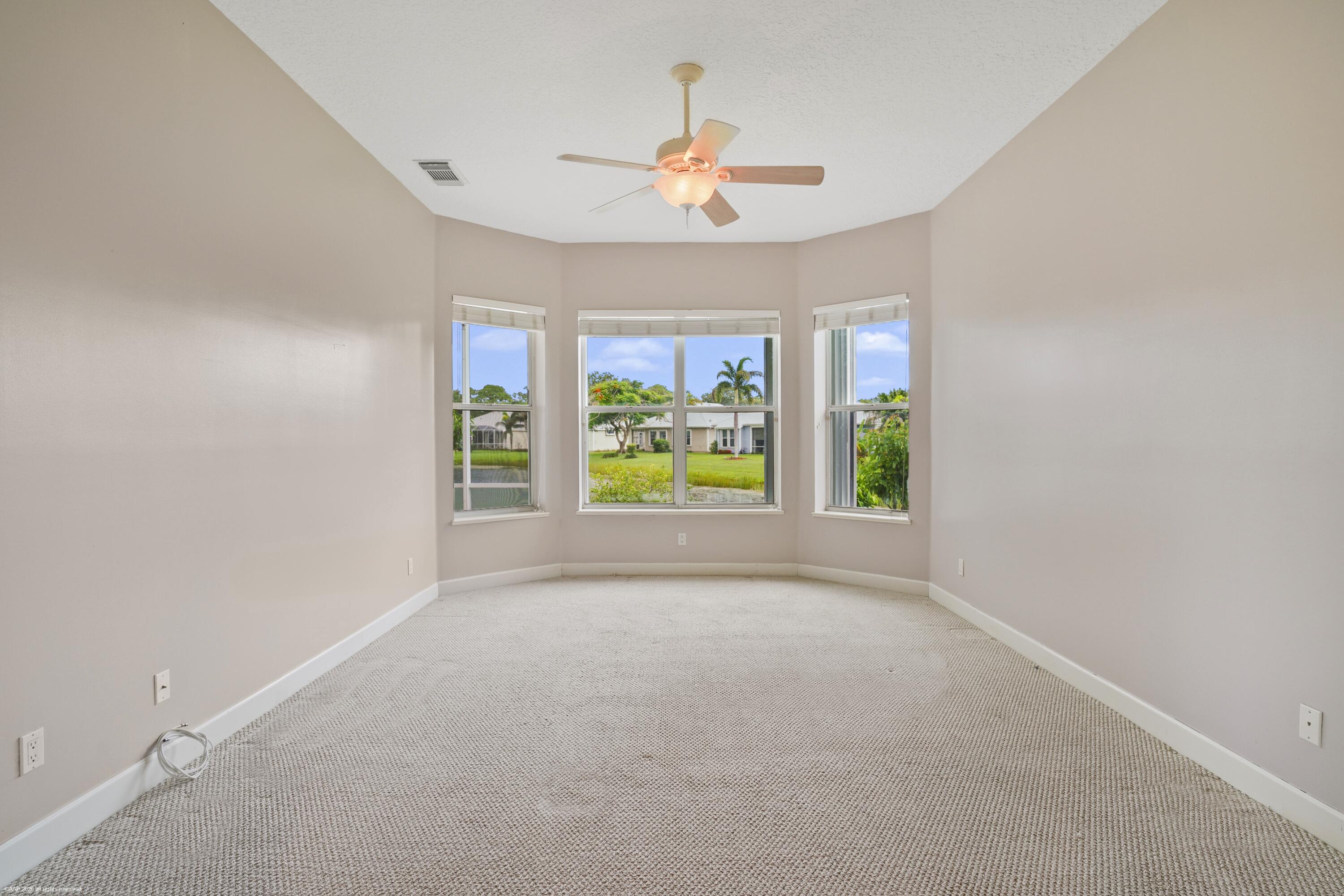 442 Ne Leaping Frog Way Property Photo 15