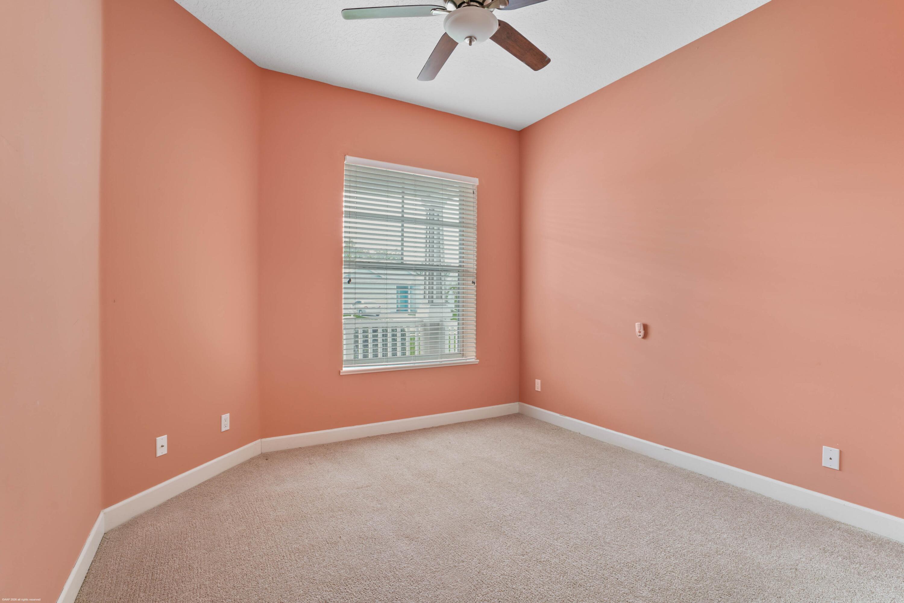 442 Ne Leaping Frog Way Property Photo 21