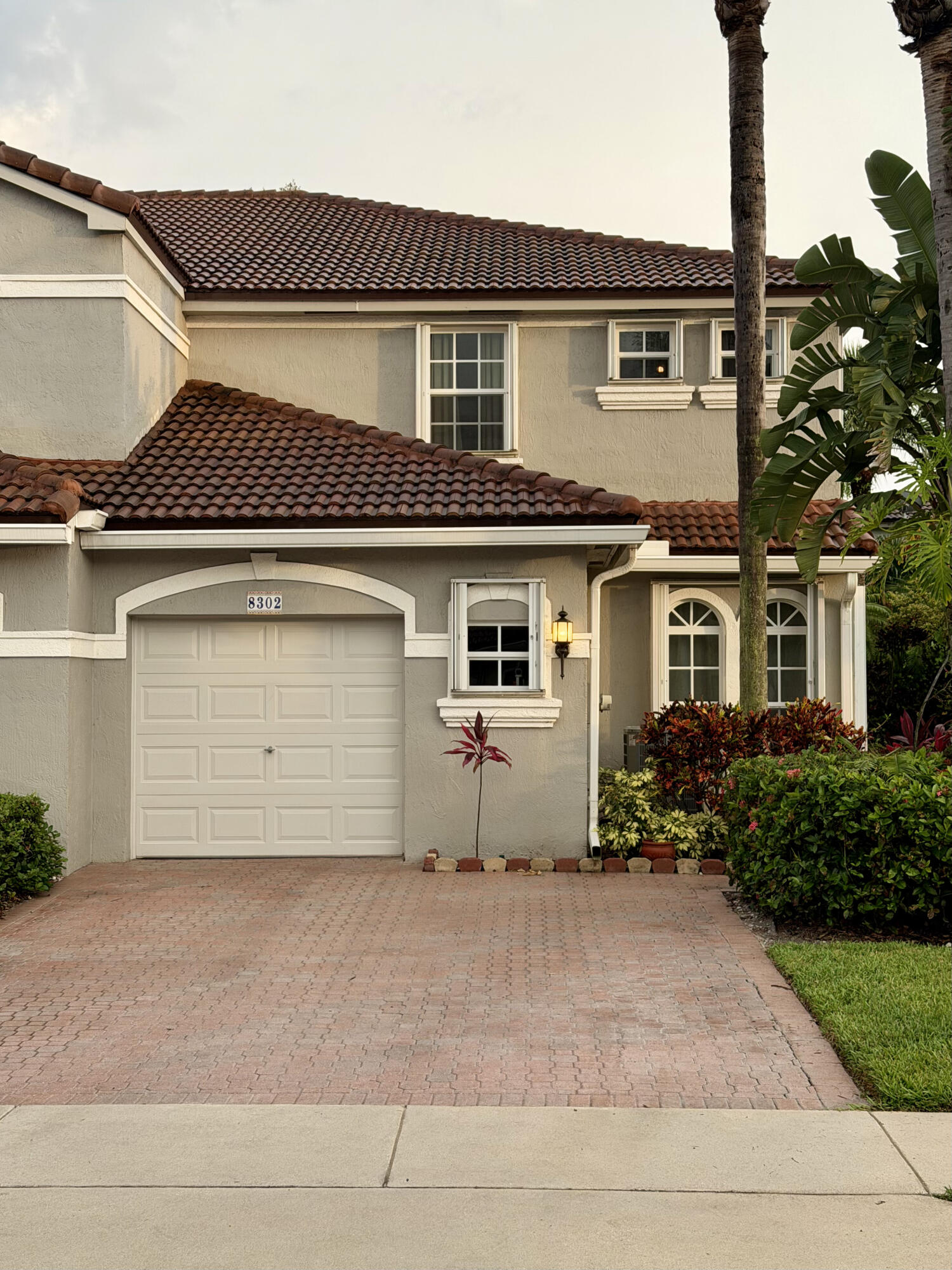 8302 Vía Serena Property Photo 1