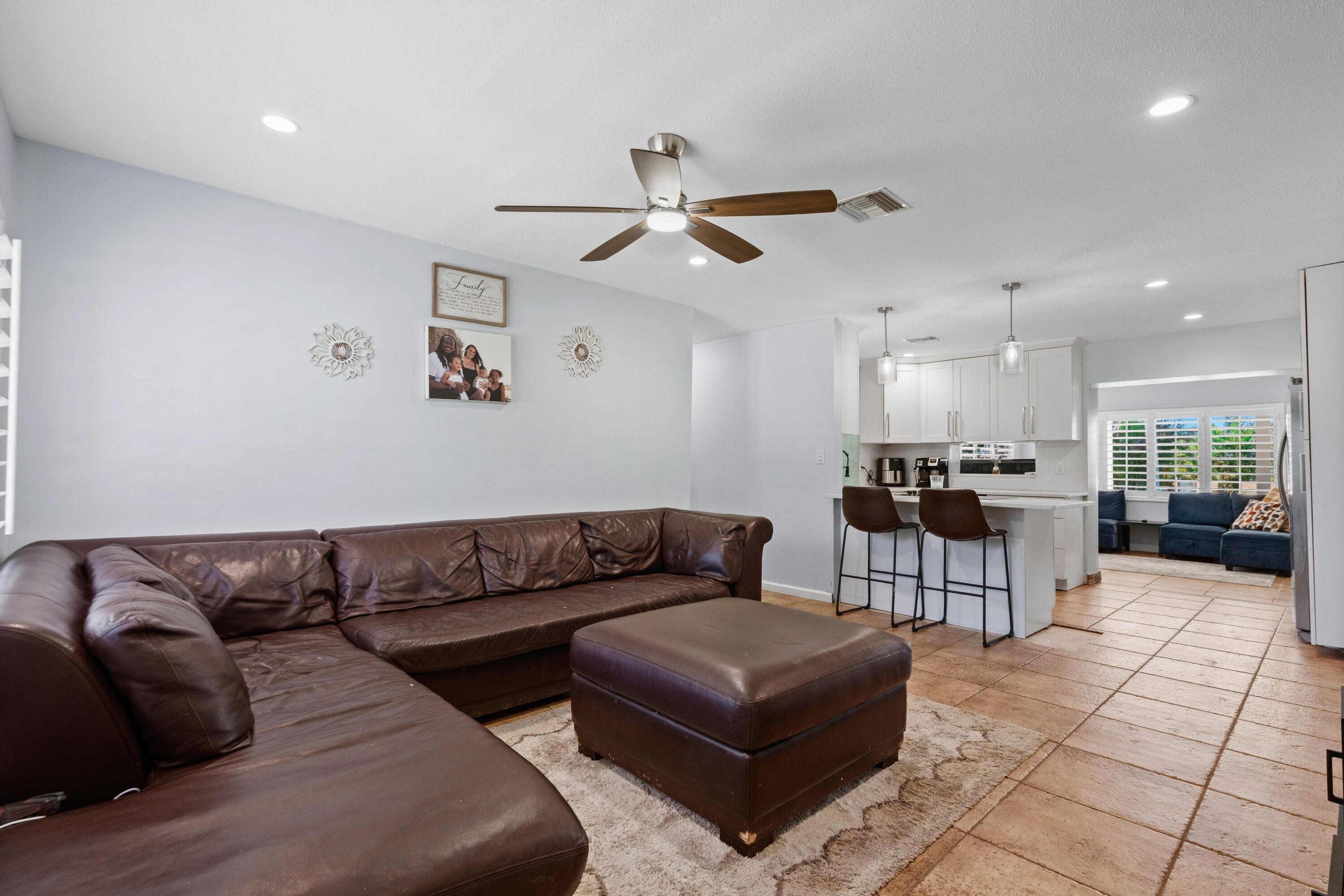 520 Se Dolphin Drive Property Photo 4